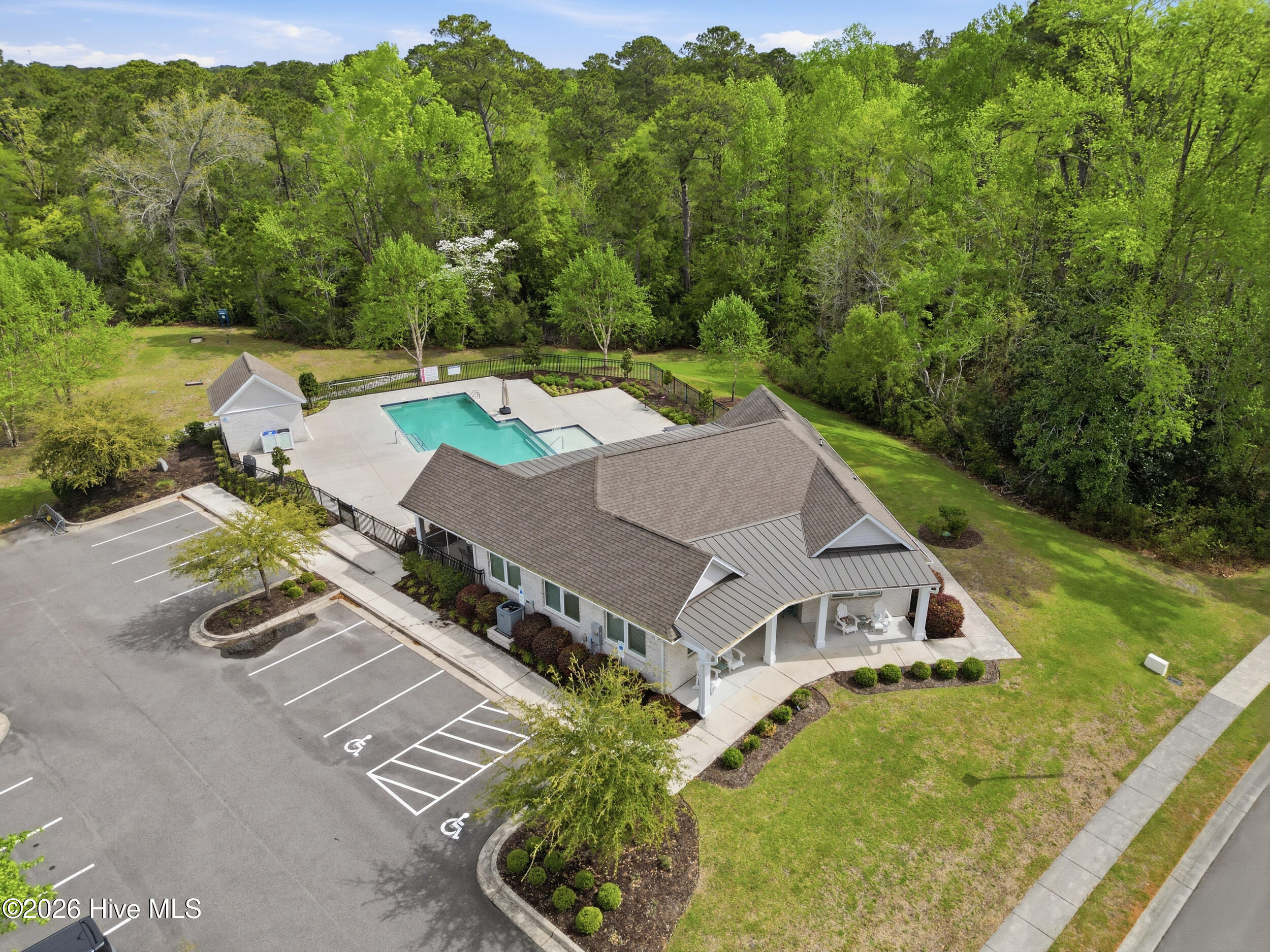 100565388 | Photo 75