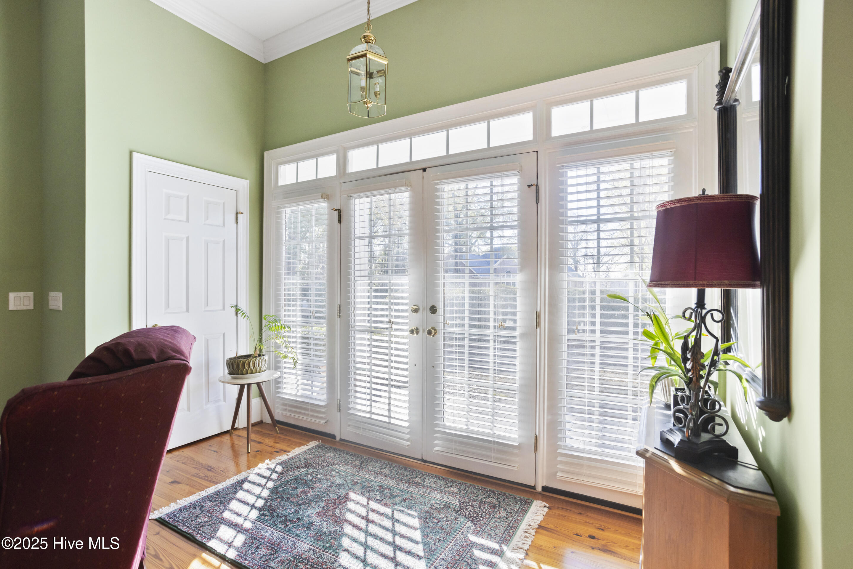 100550933 | Photo 11