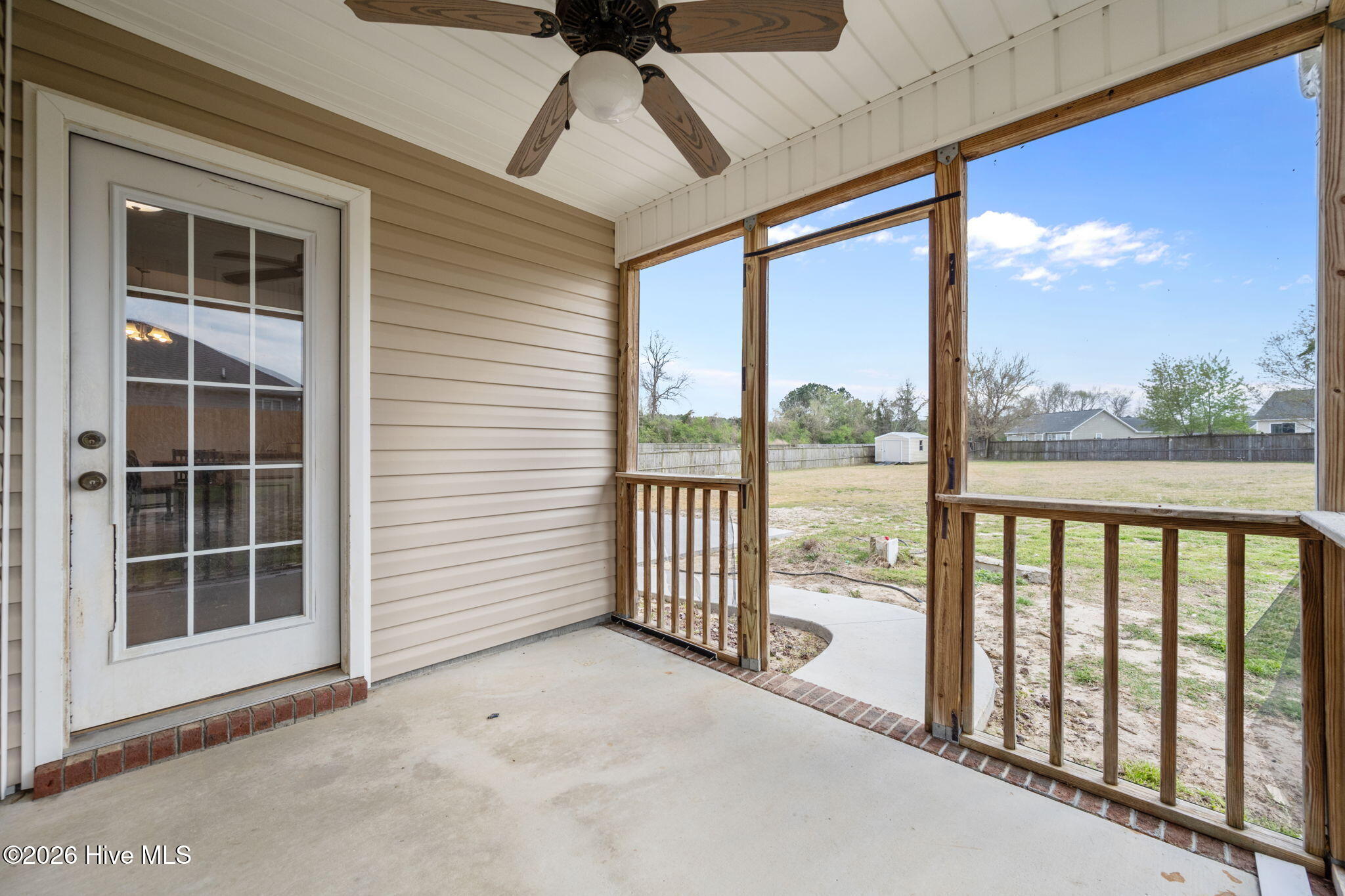 100562235 | Photo 41