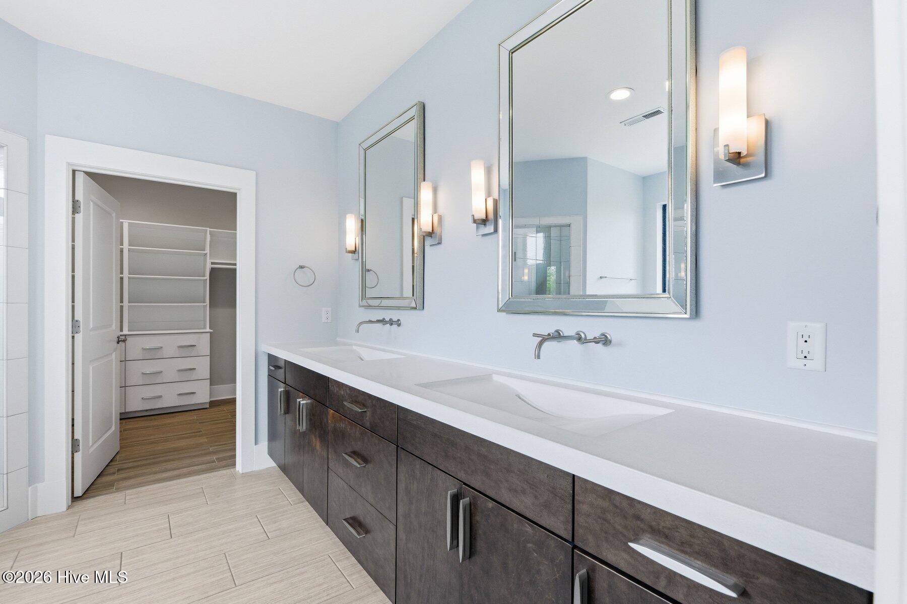 100566694 | Photo 28