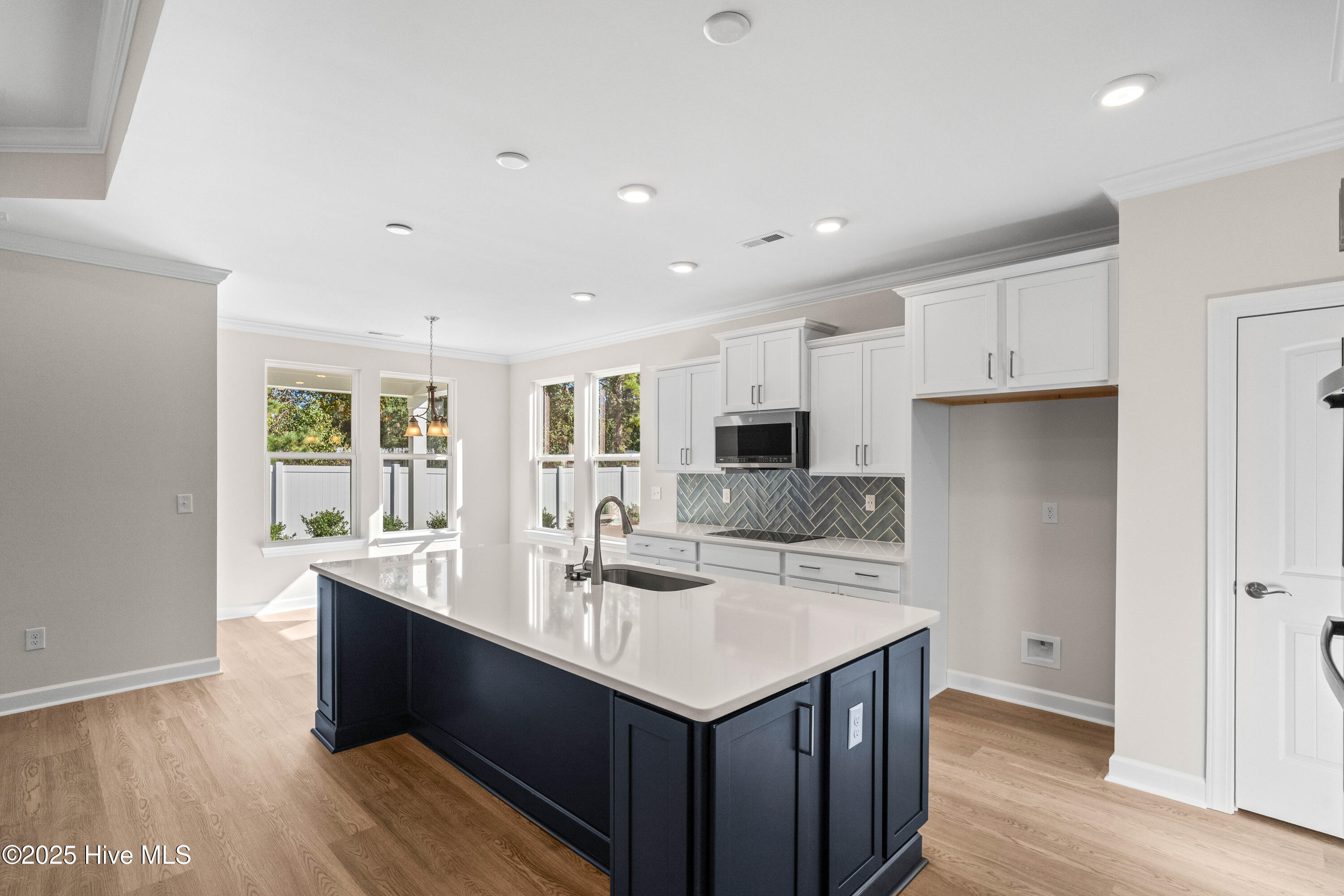 100499661 | Photo 16