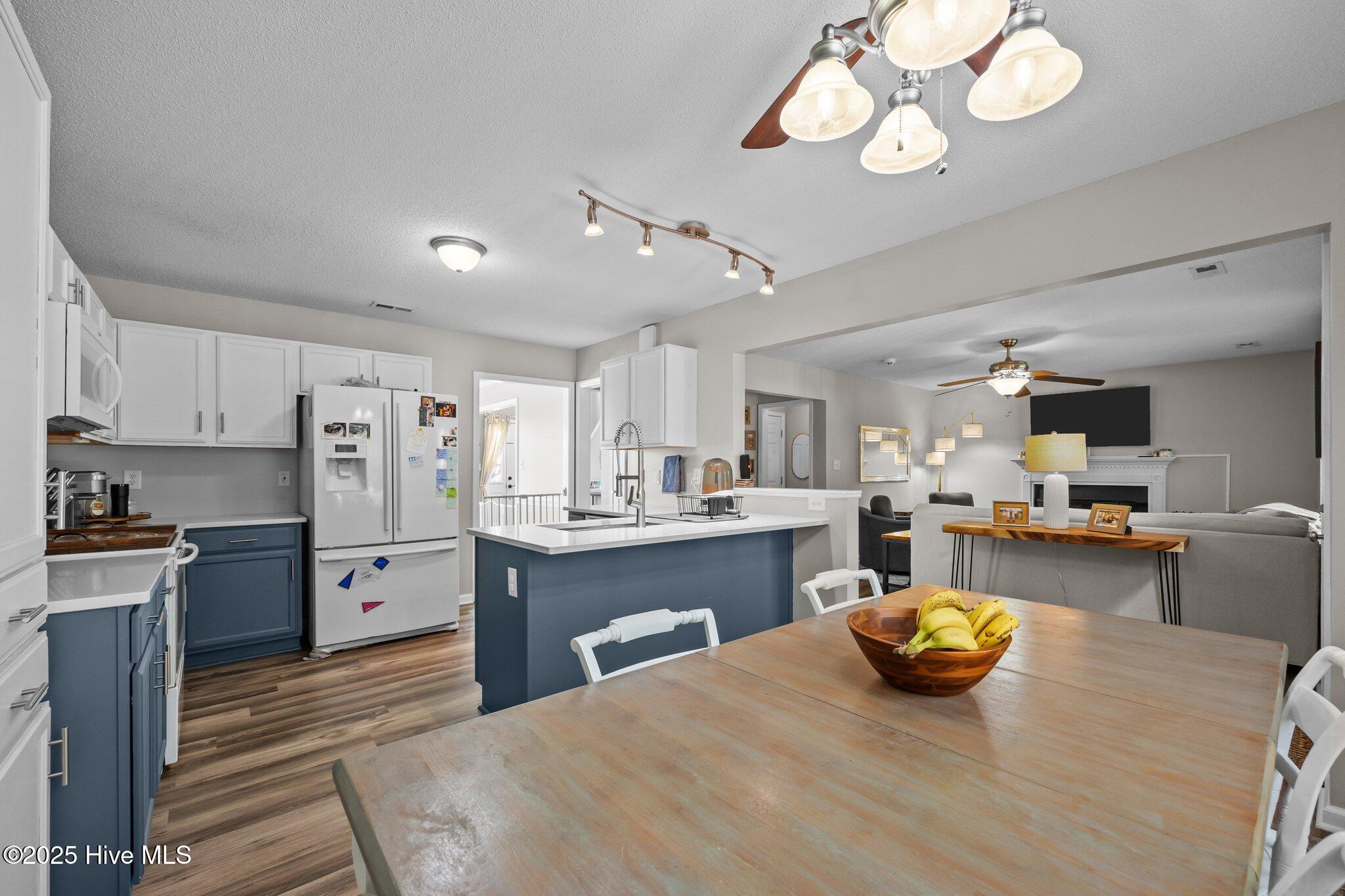 100567266 | Photo 15