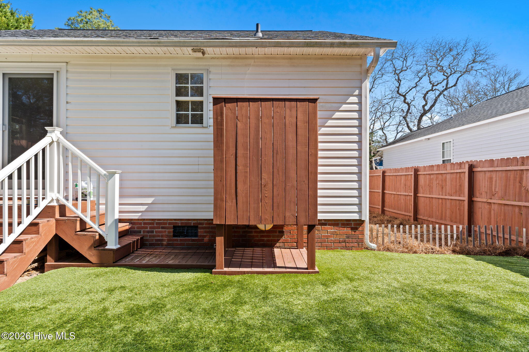 100559319 | Photo 36