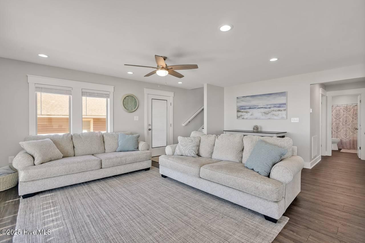 100484000 | Photo 14