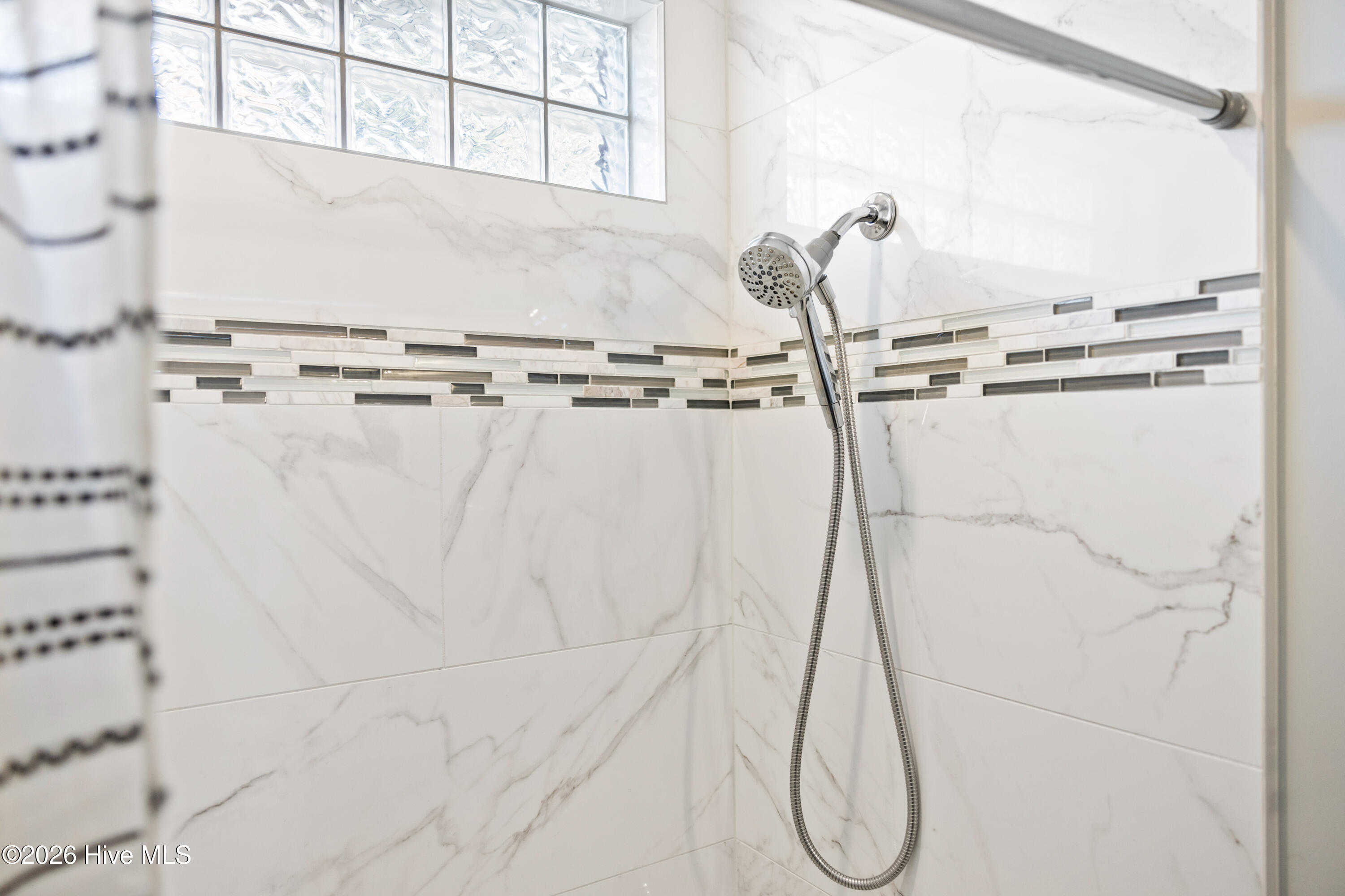 100560916 | Photo 57