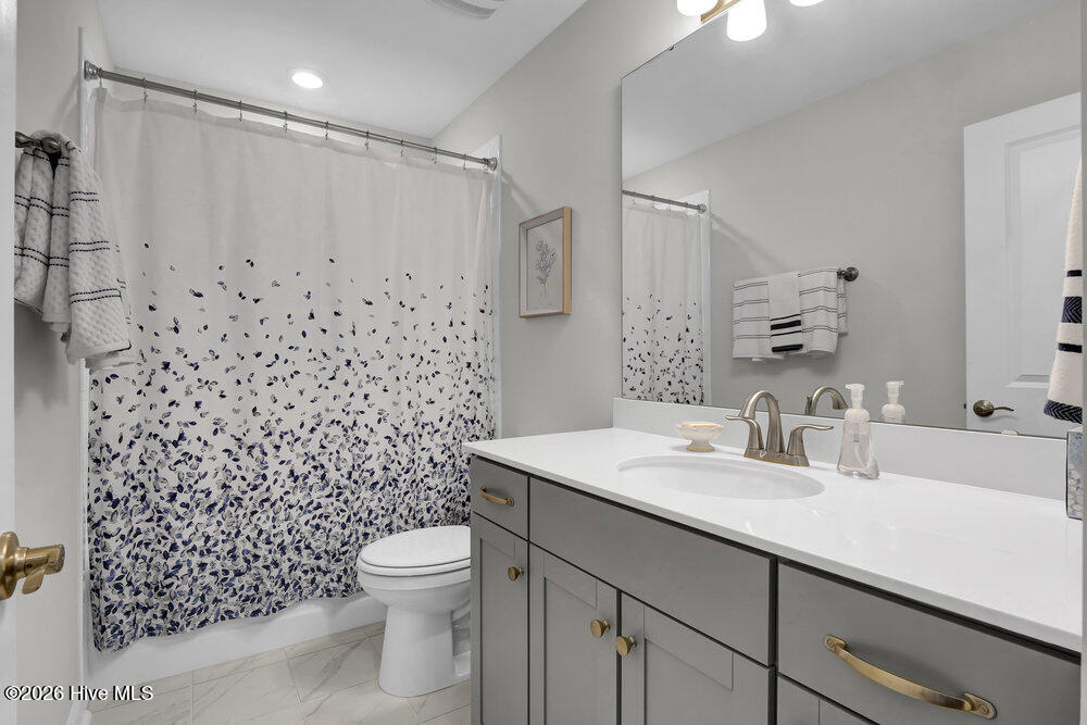 100558129 | Photo 42