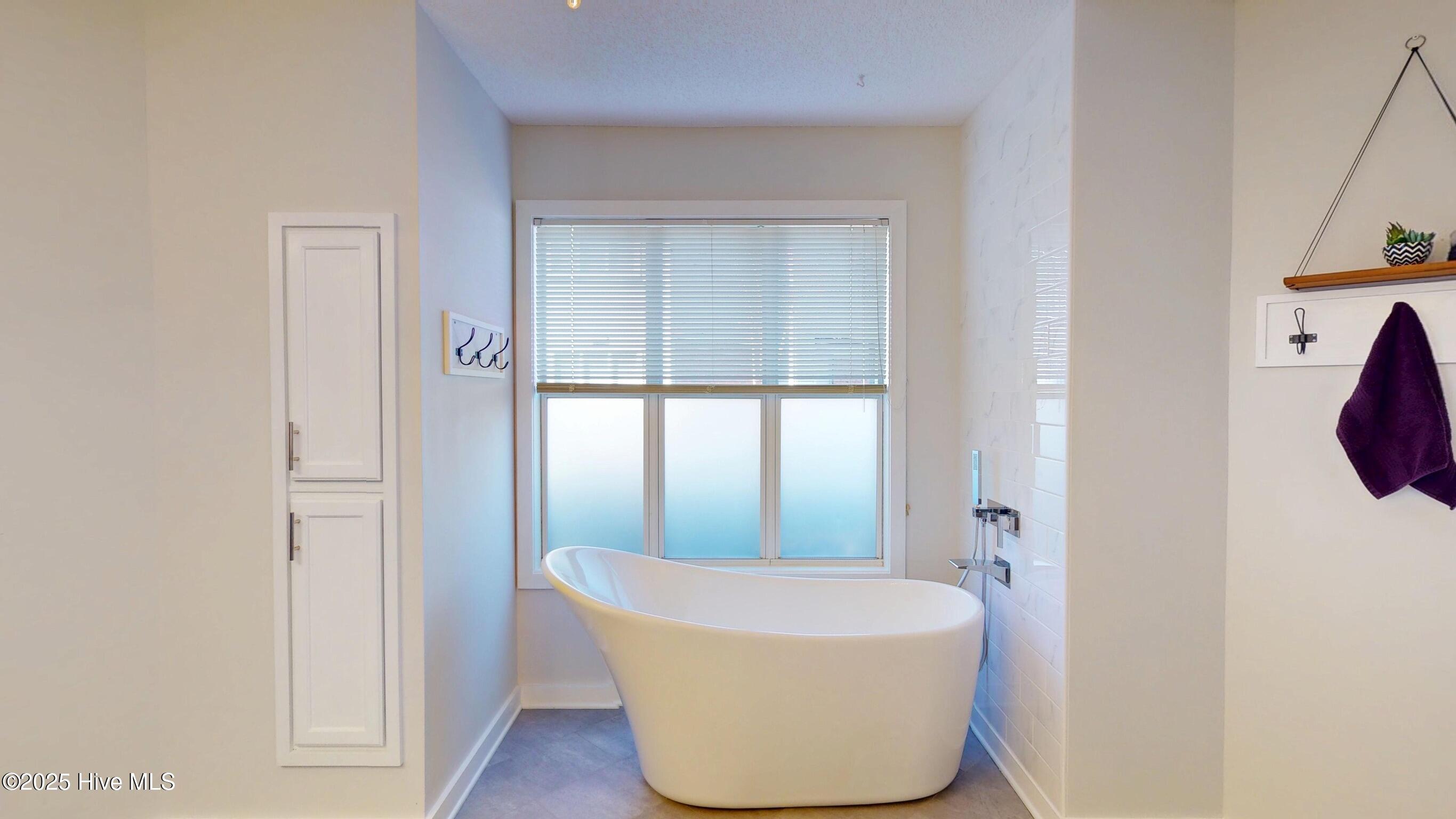 100542842 | Photo 23