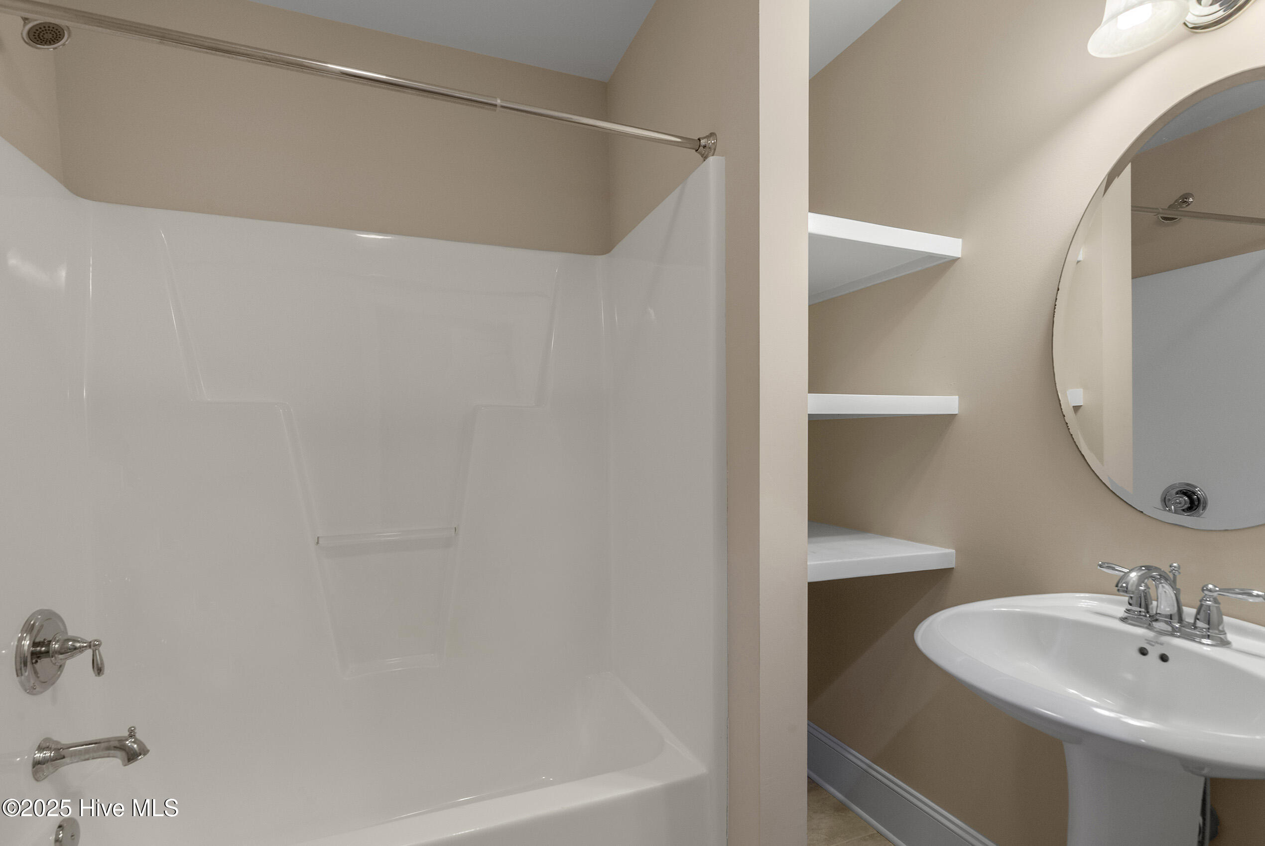 100556749 | Photo 47