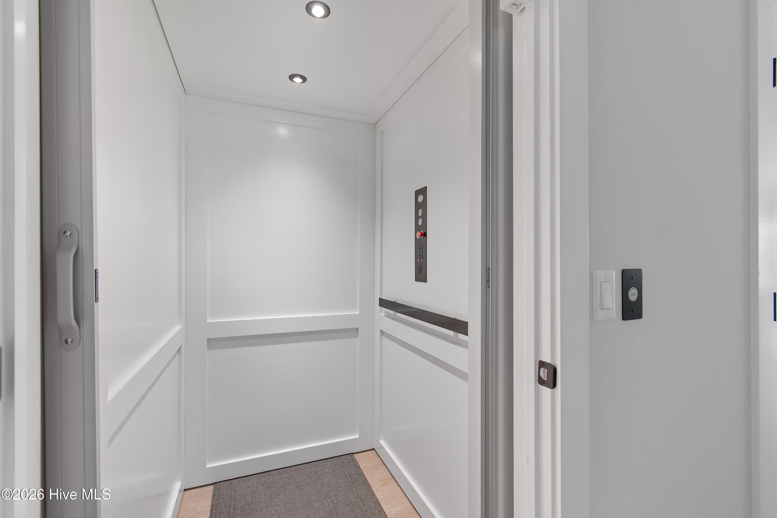 100567576 | Photo 46