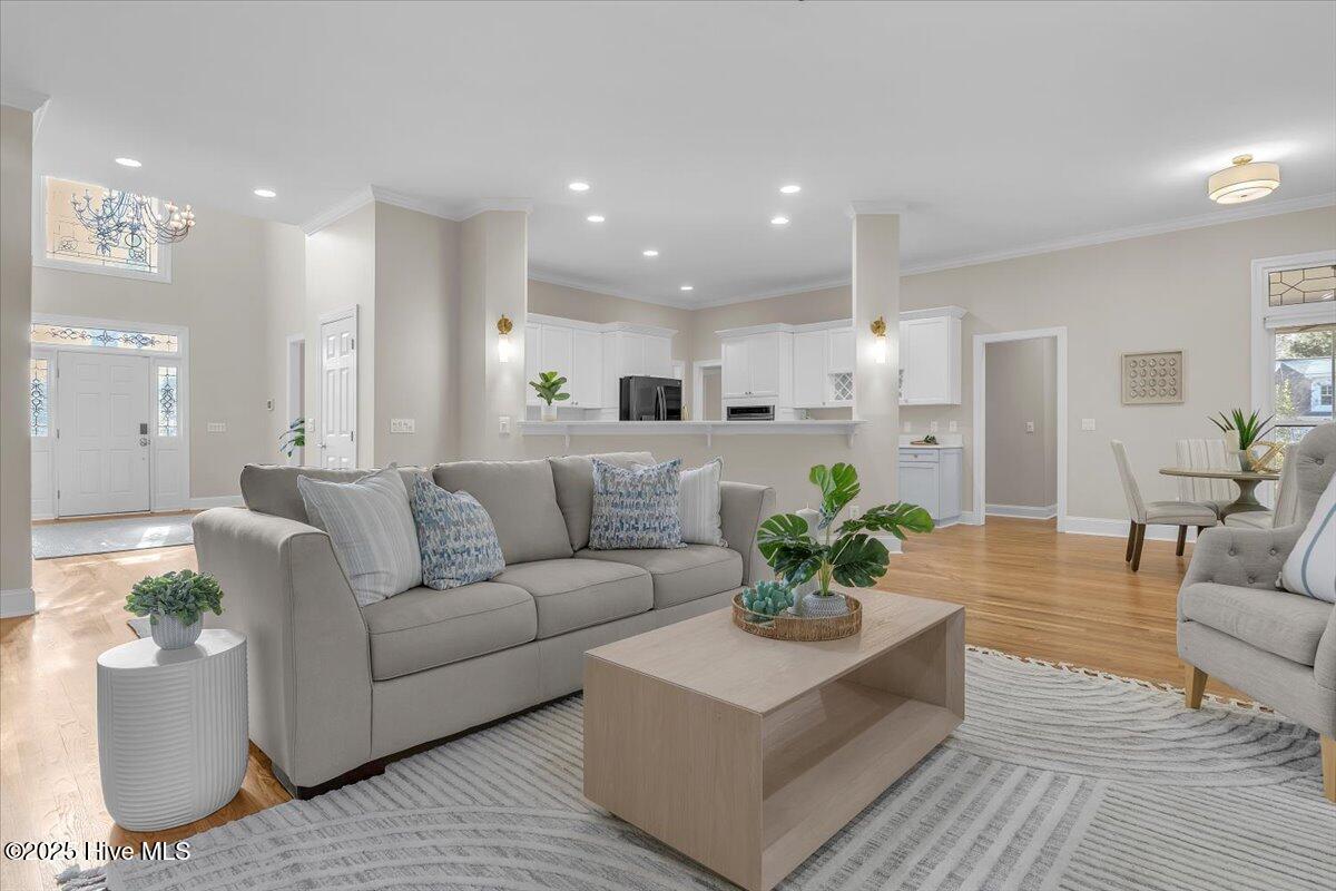 100545058 | Photo 12