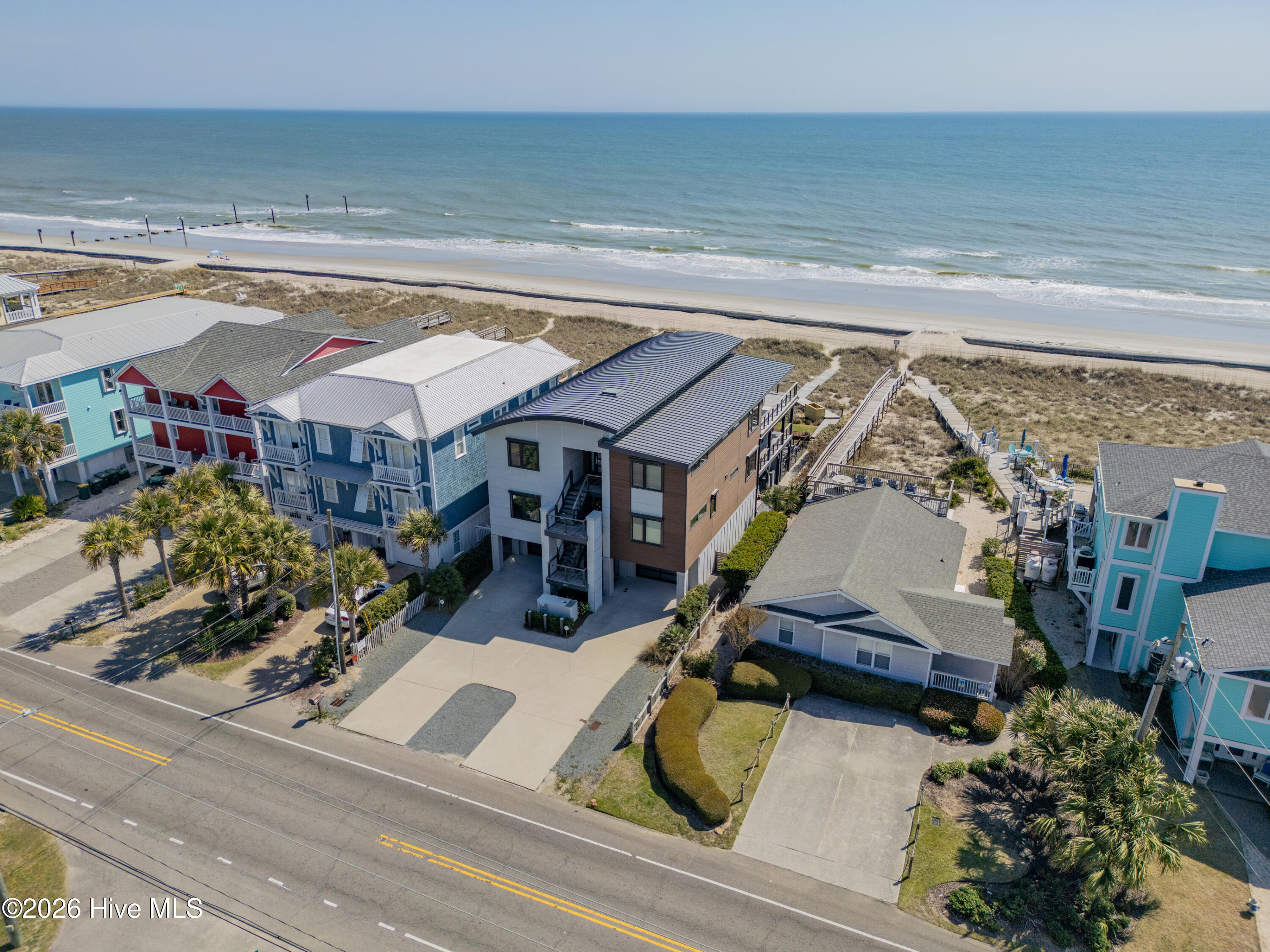 100565280 | Photo 93