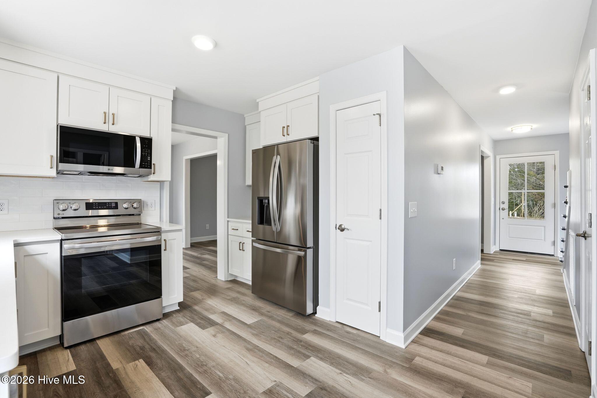 100557093 | Photo 26