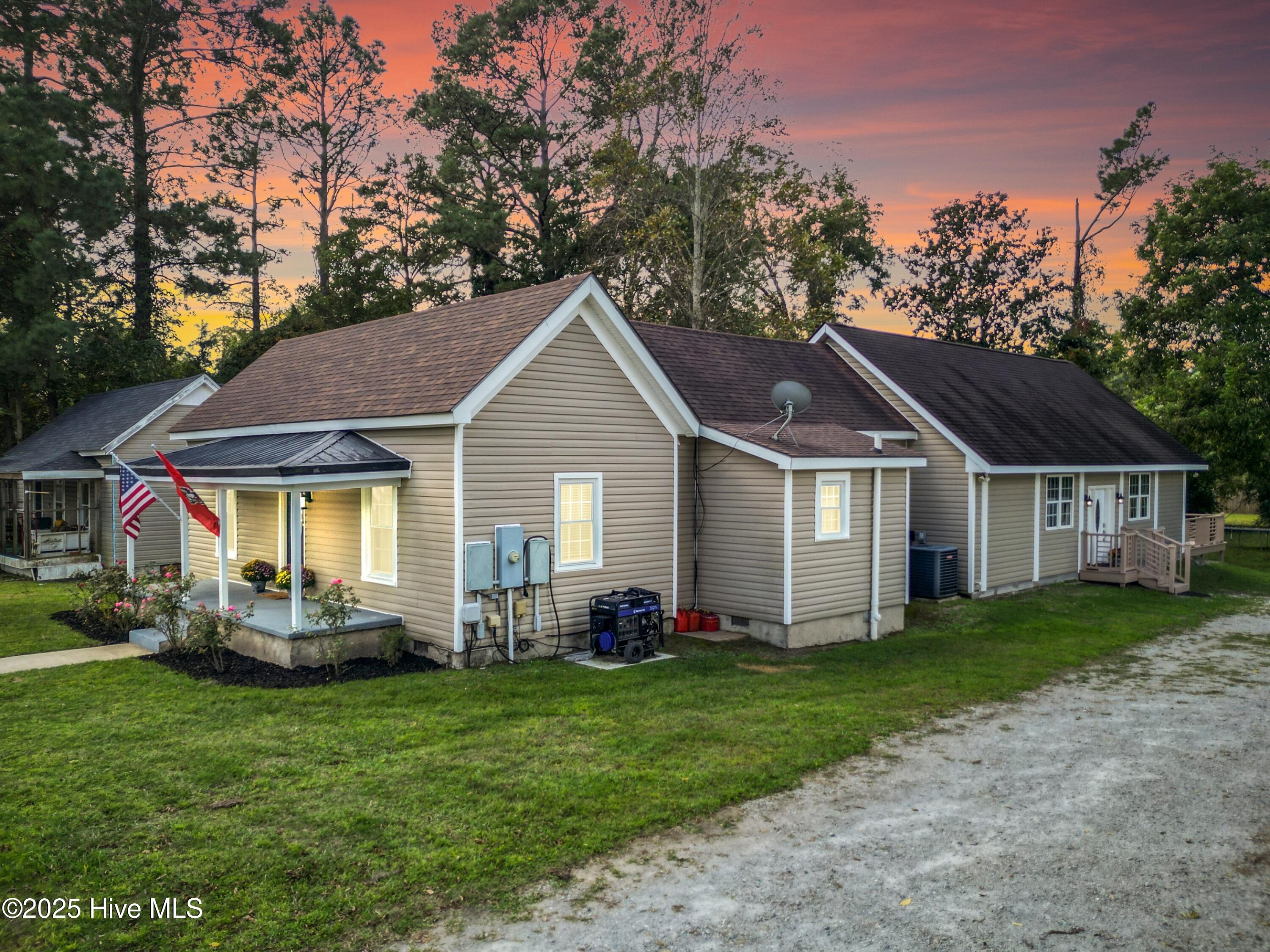 Homes for sale in Maysville, NC | 606 Jenkins Ave, Maysville, NC 28555 | MLS# 100535243