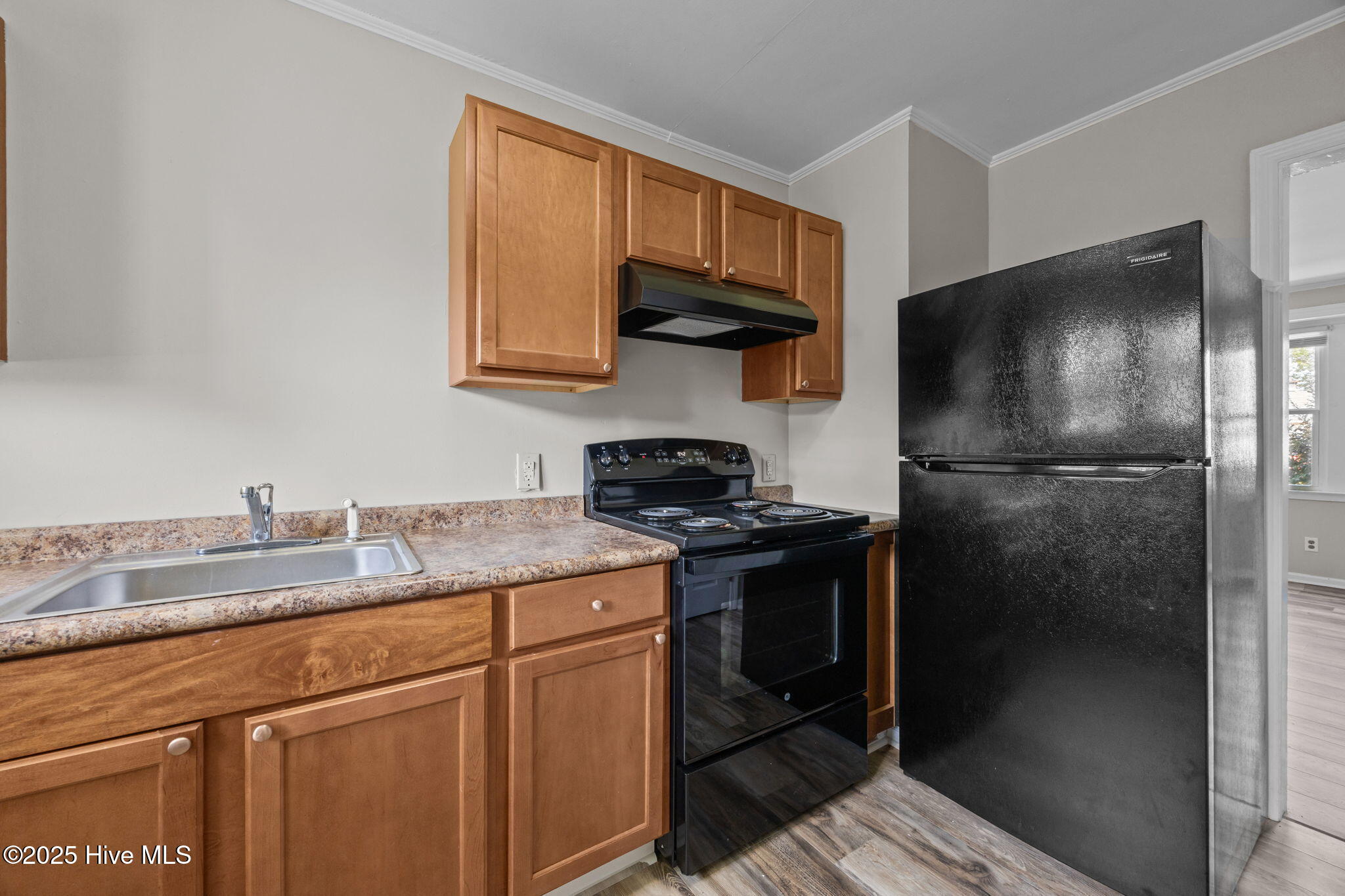 100560233 | Photo 12