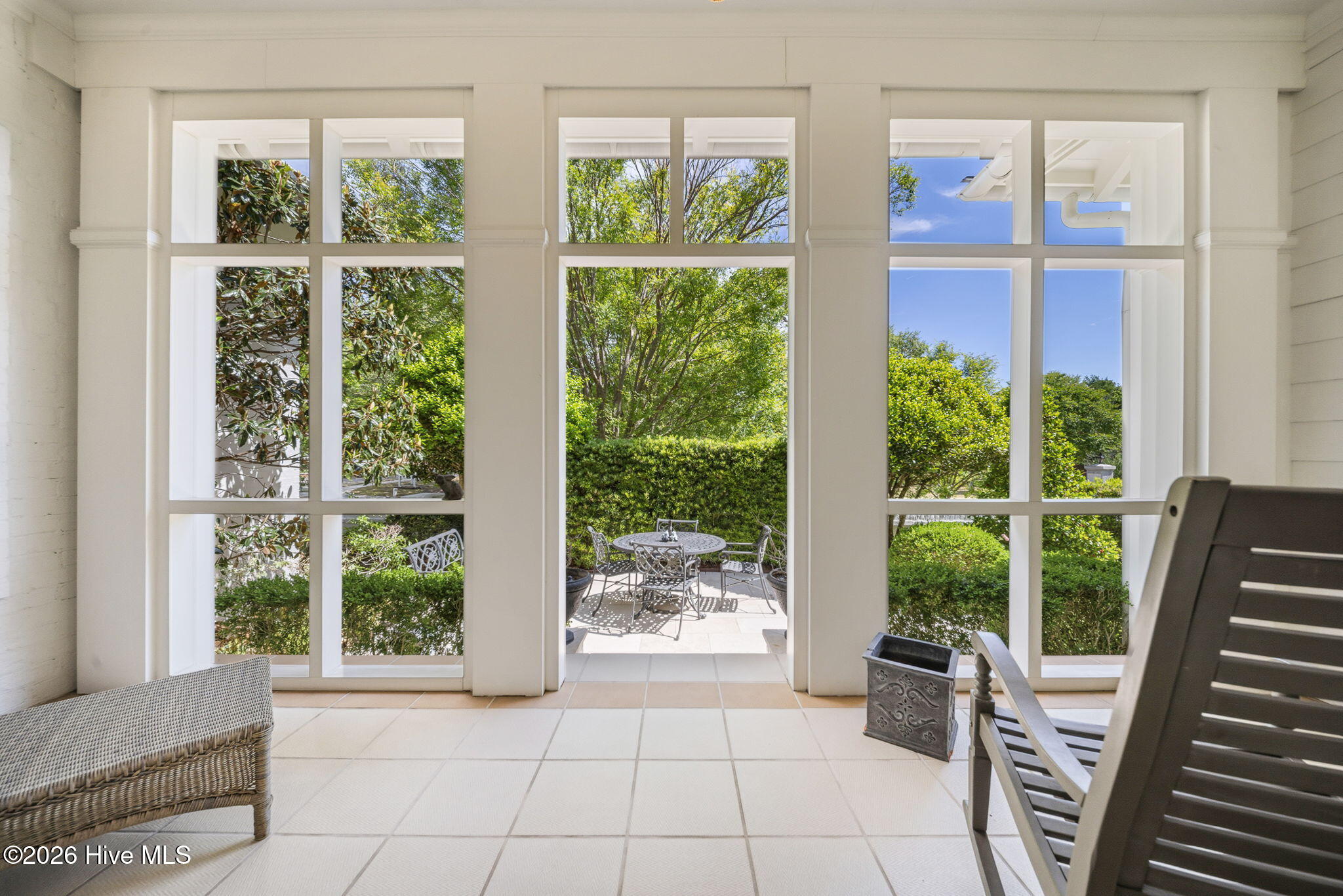 100570583 | Photo 64