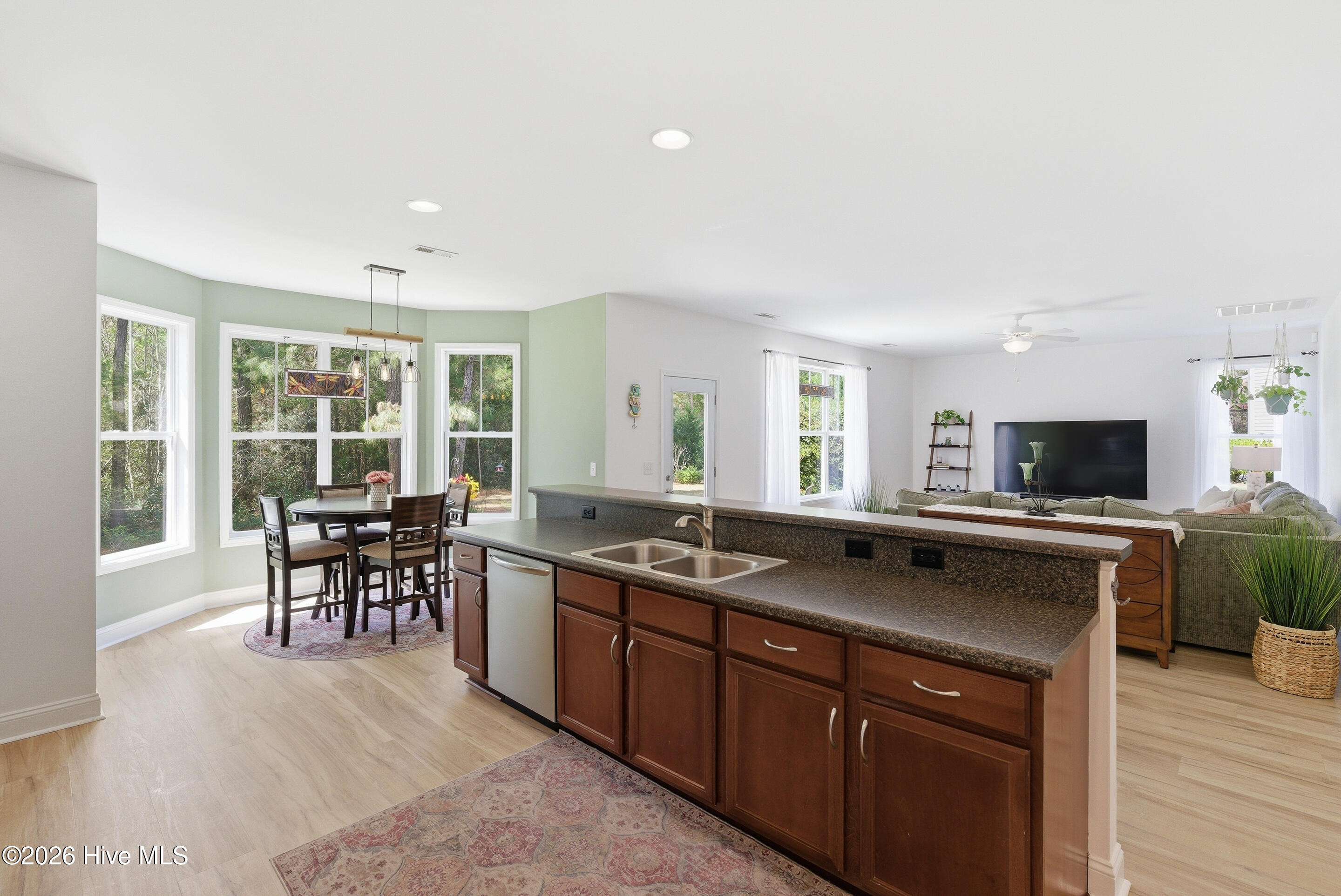 100563576 | Photo 16