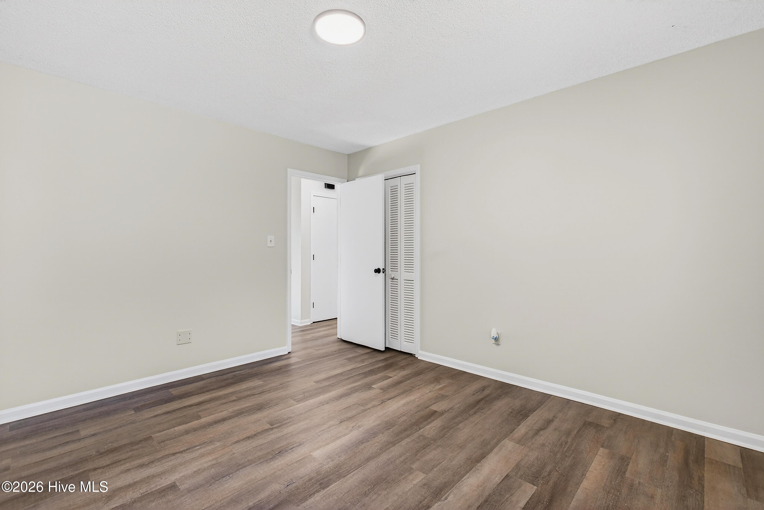 100549114 | Photo 13