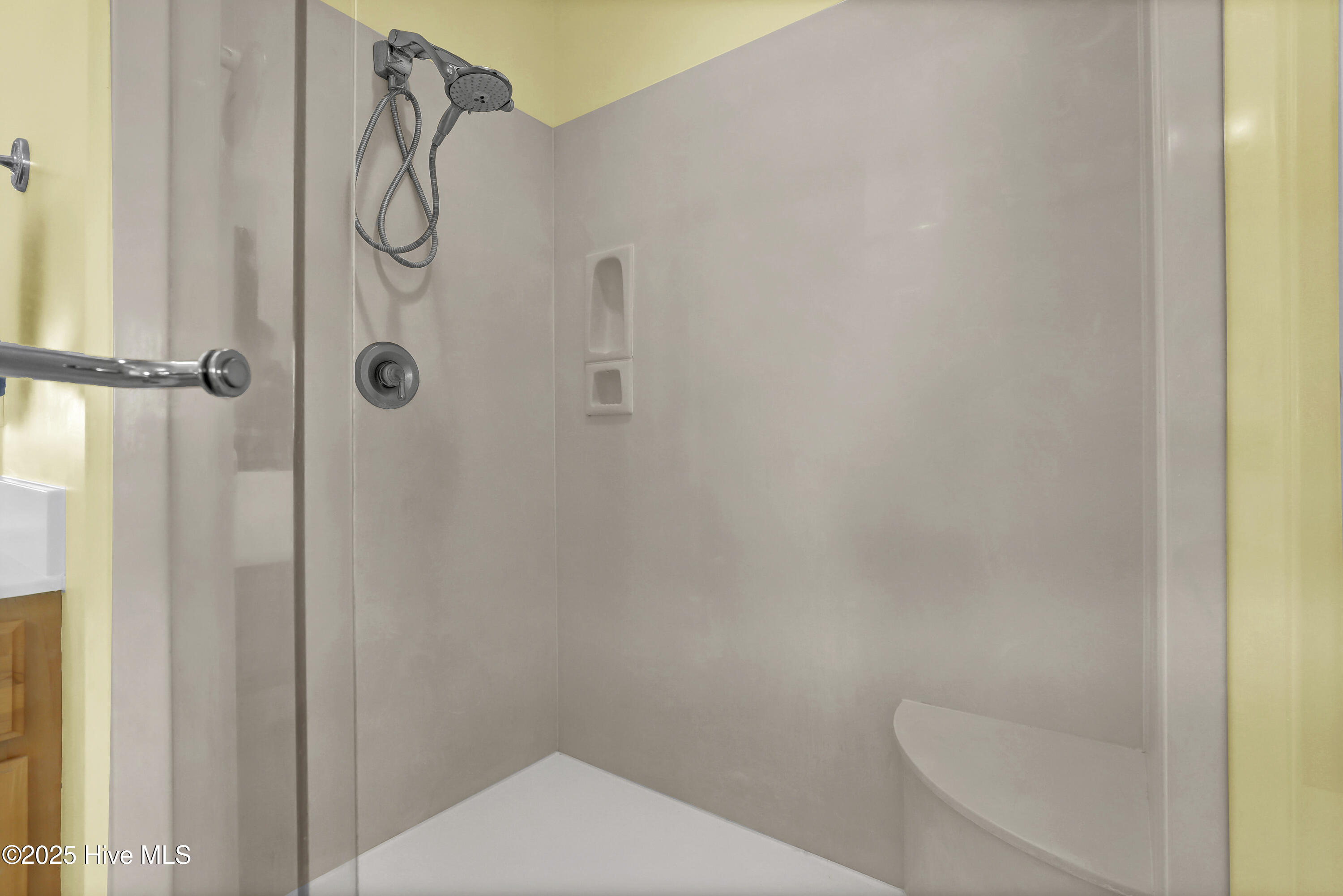 100537166 | Photo 34