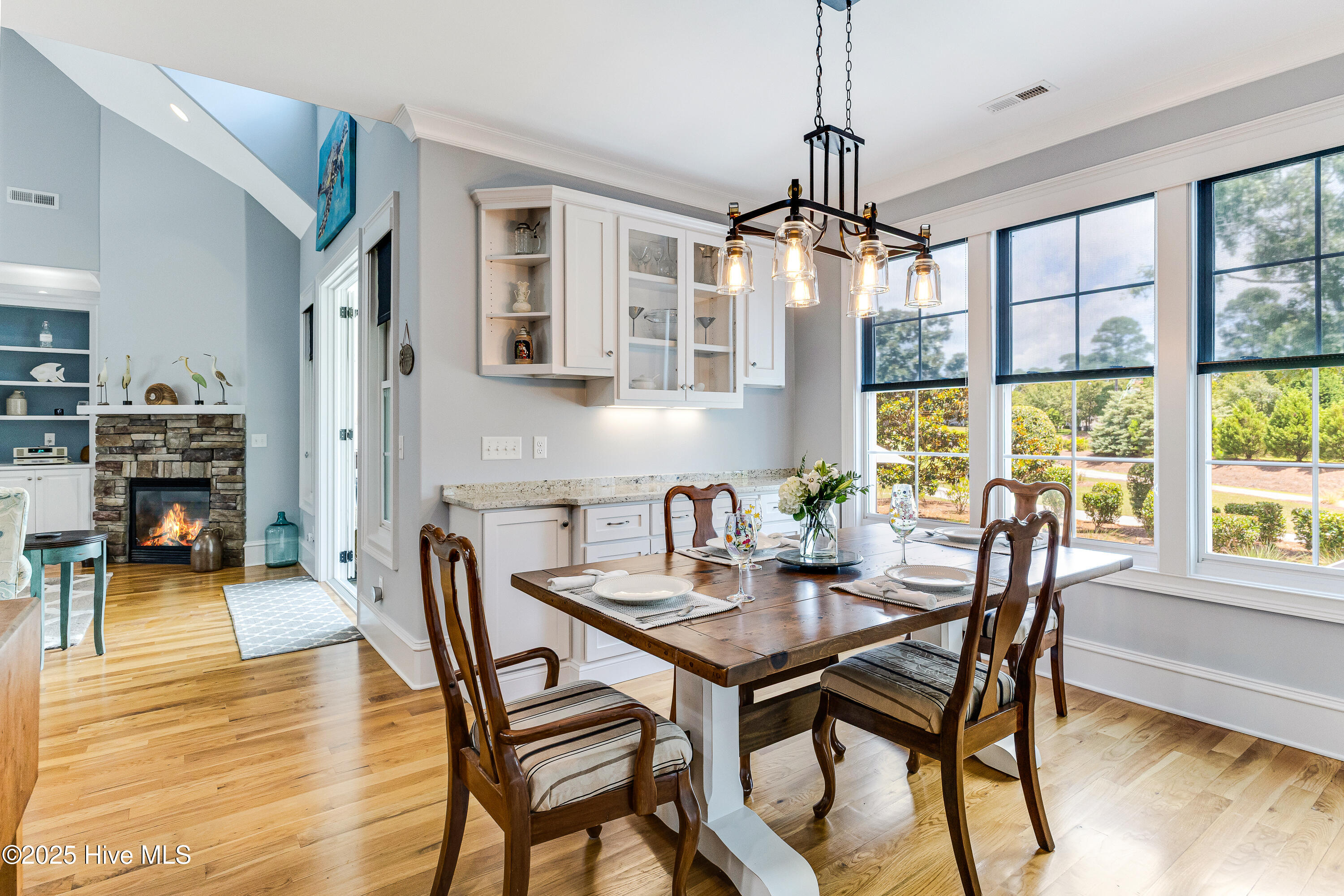 100519190 | Photo 13