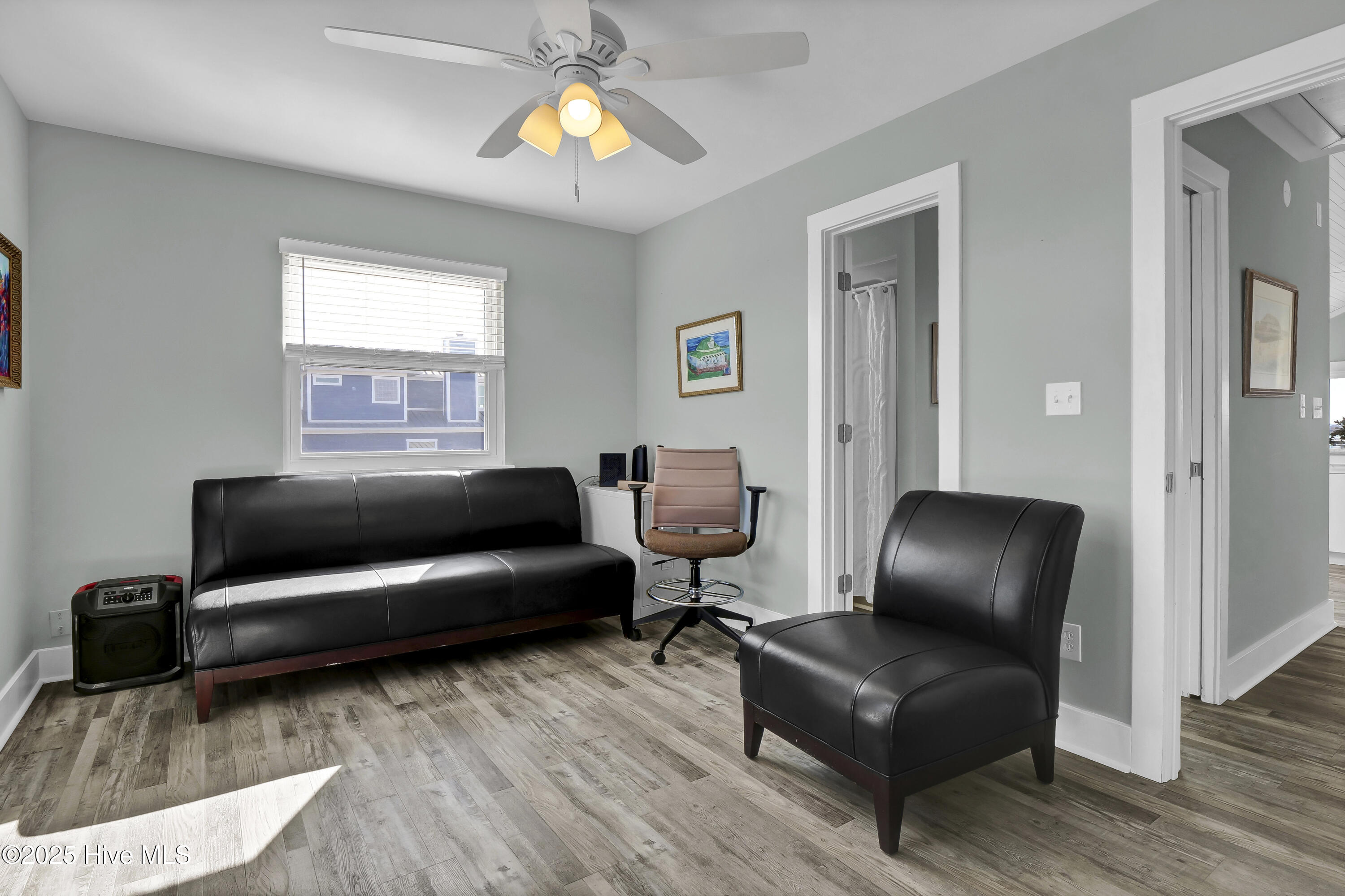 100469434 | Photo 35