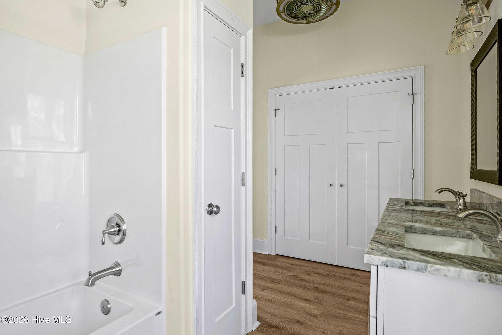 100517039 | Photo 47