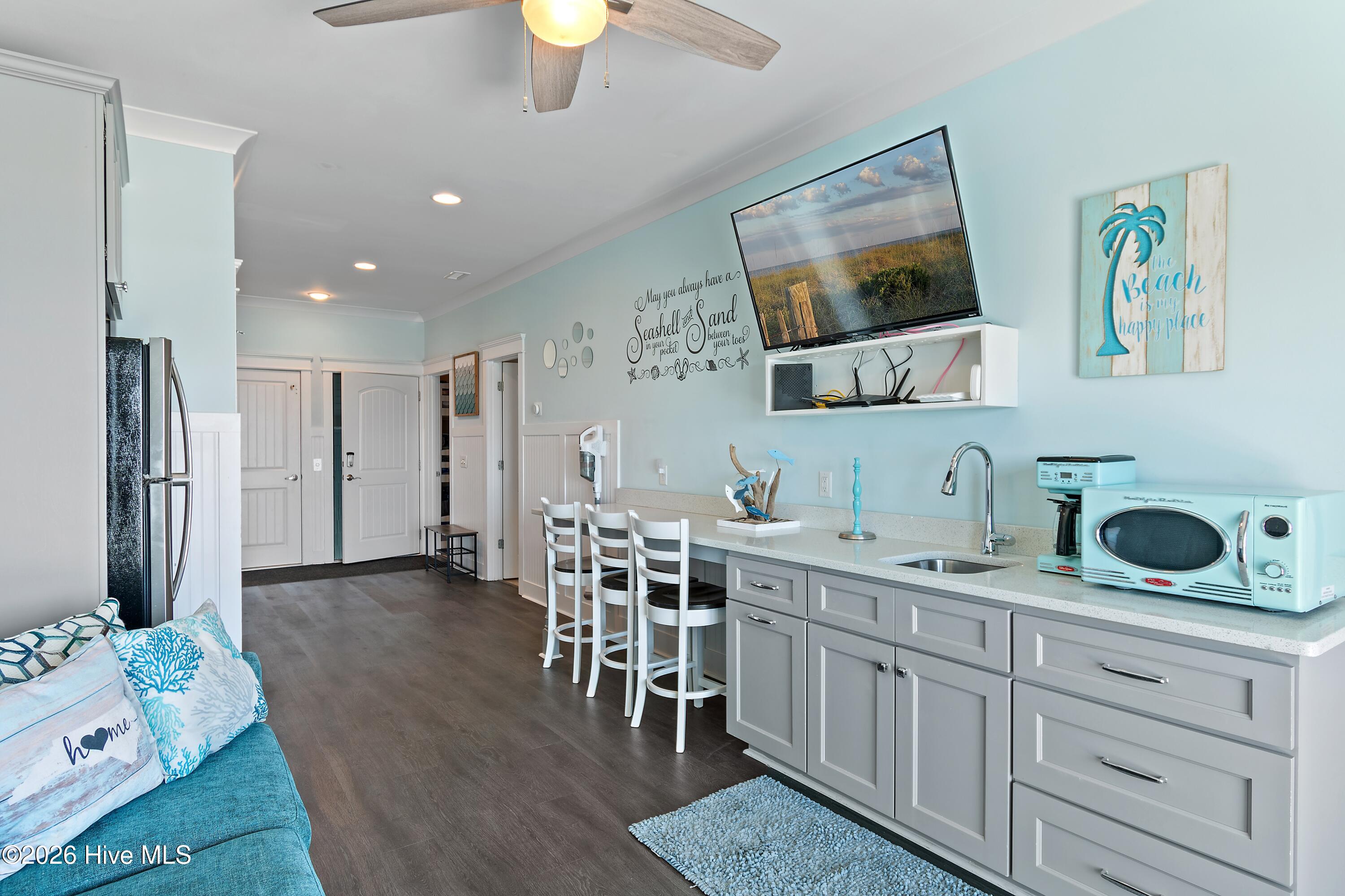 100557175 | Photo 15