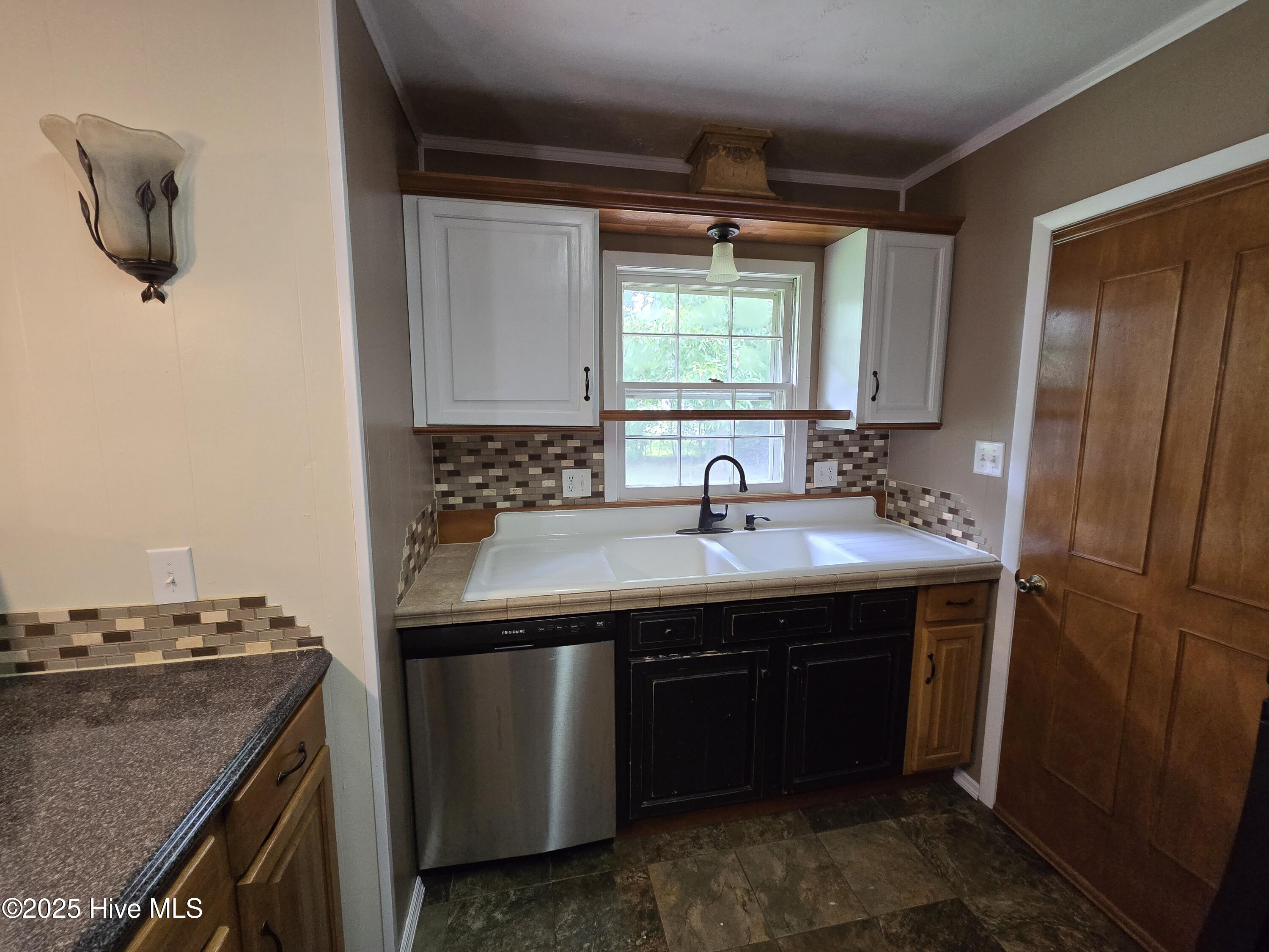 100523459 | Photo 11