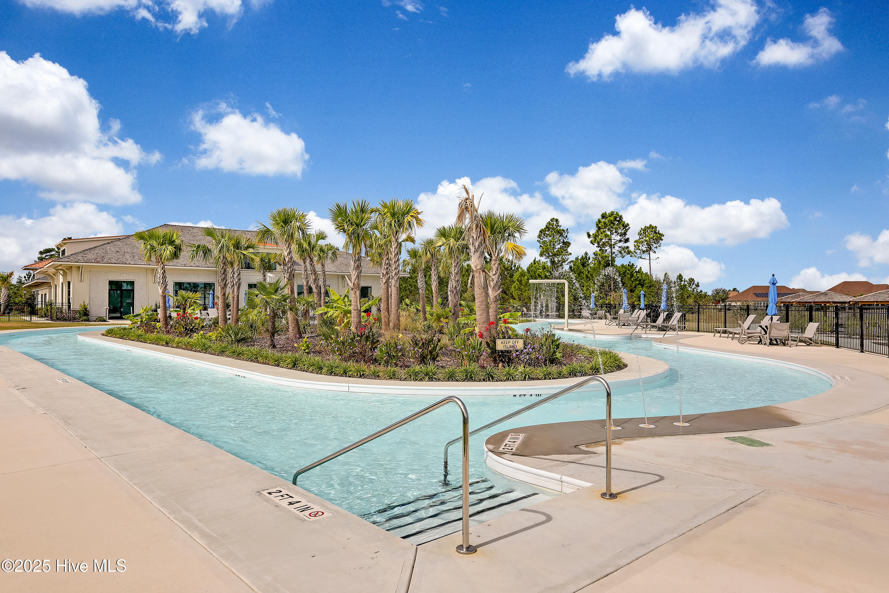 100557169 | Photo 63