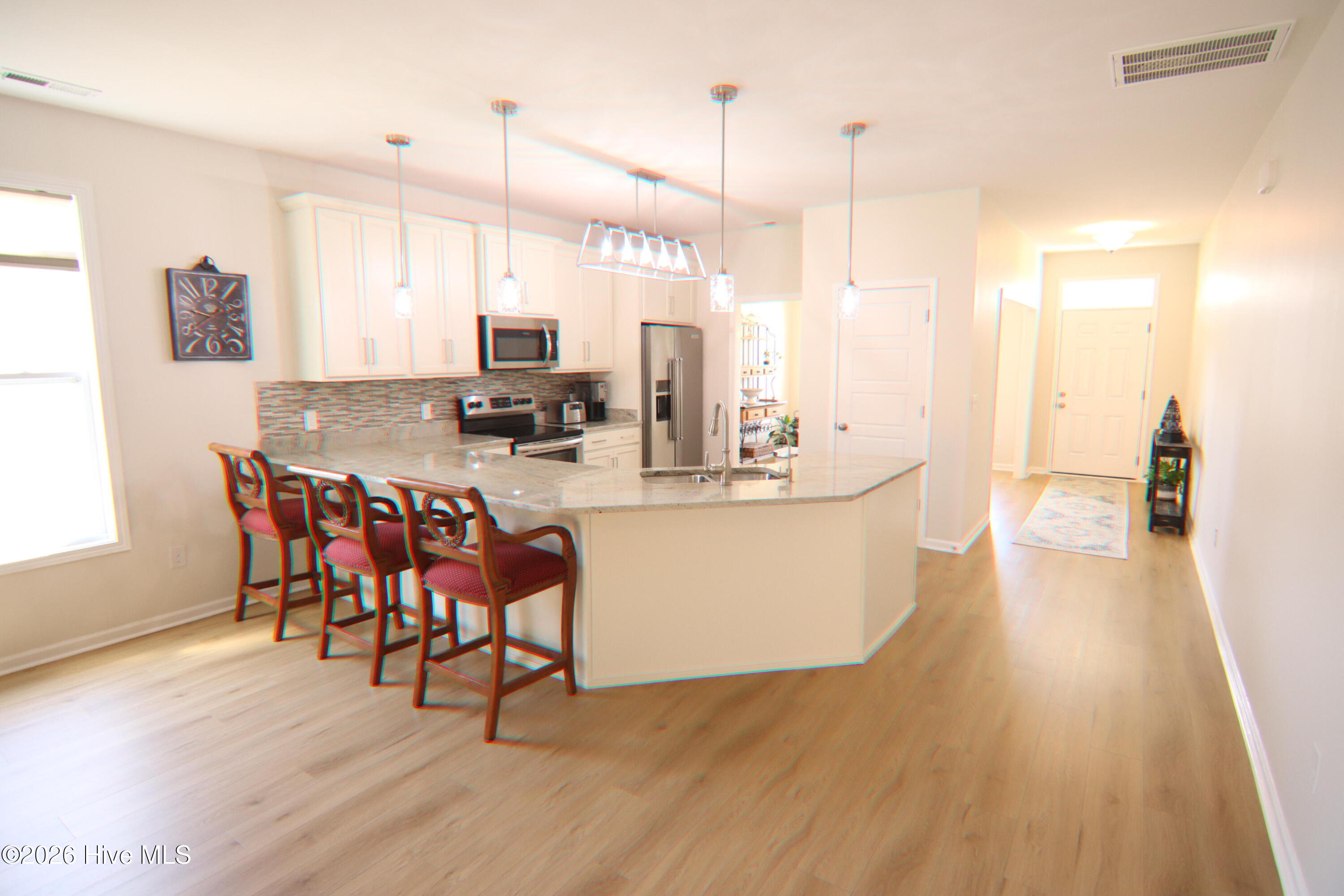 100565825 | Photo 10