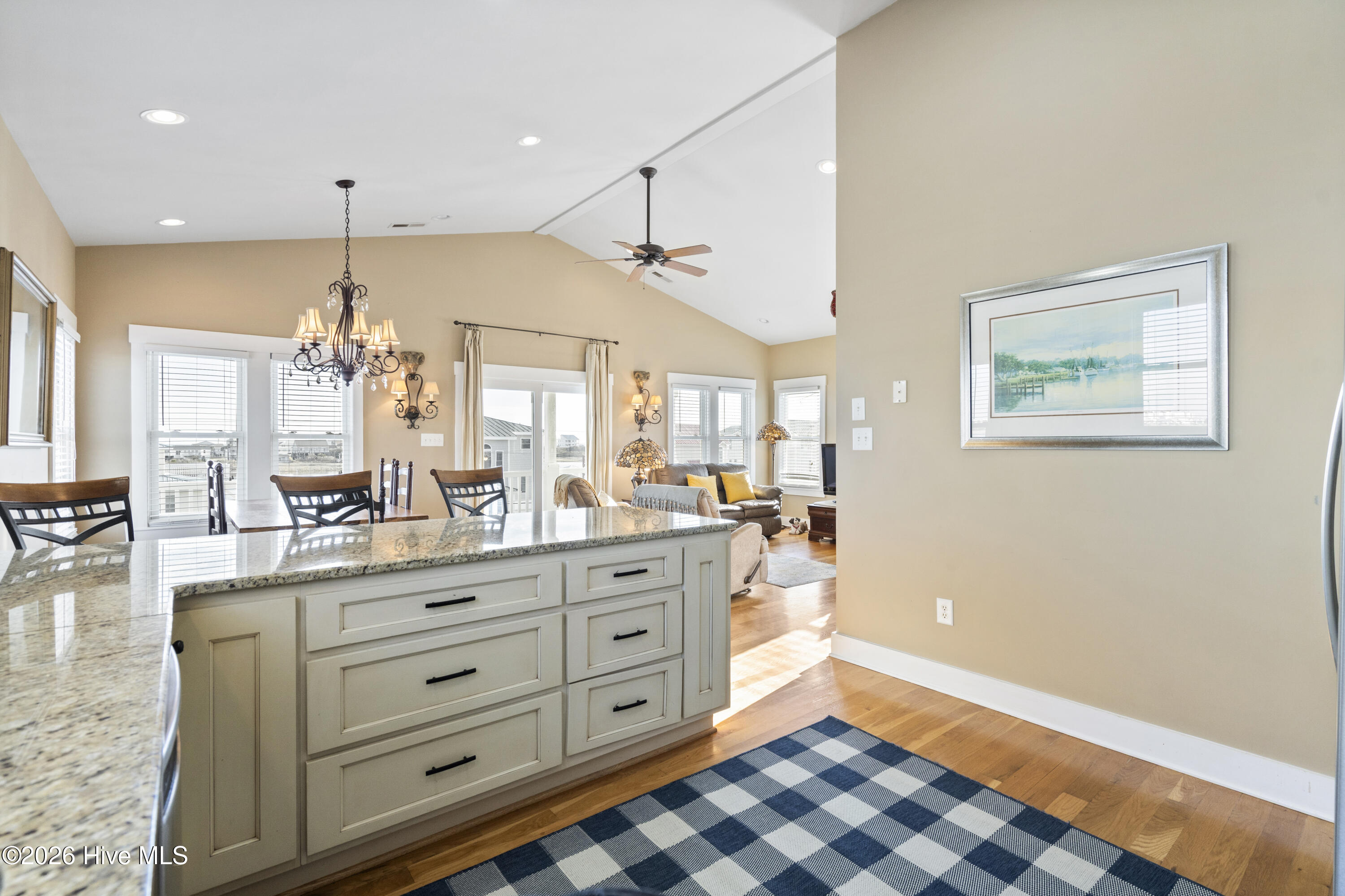 100555944 | Photo 38