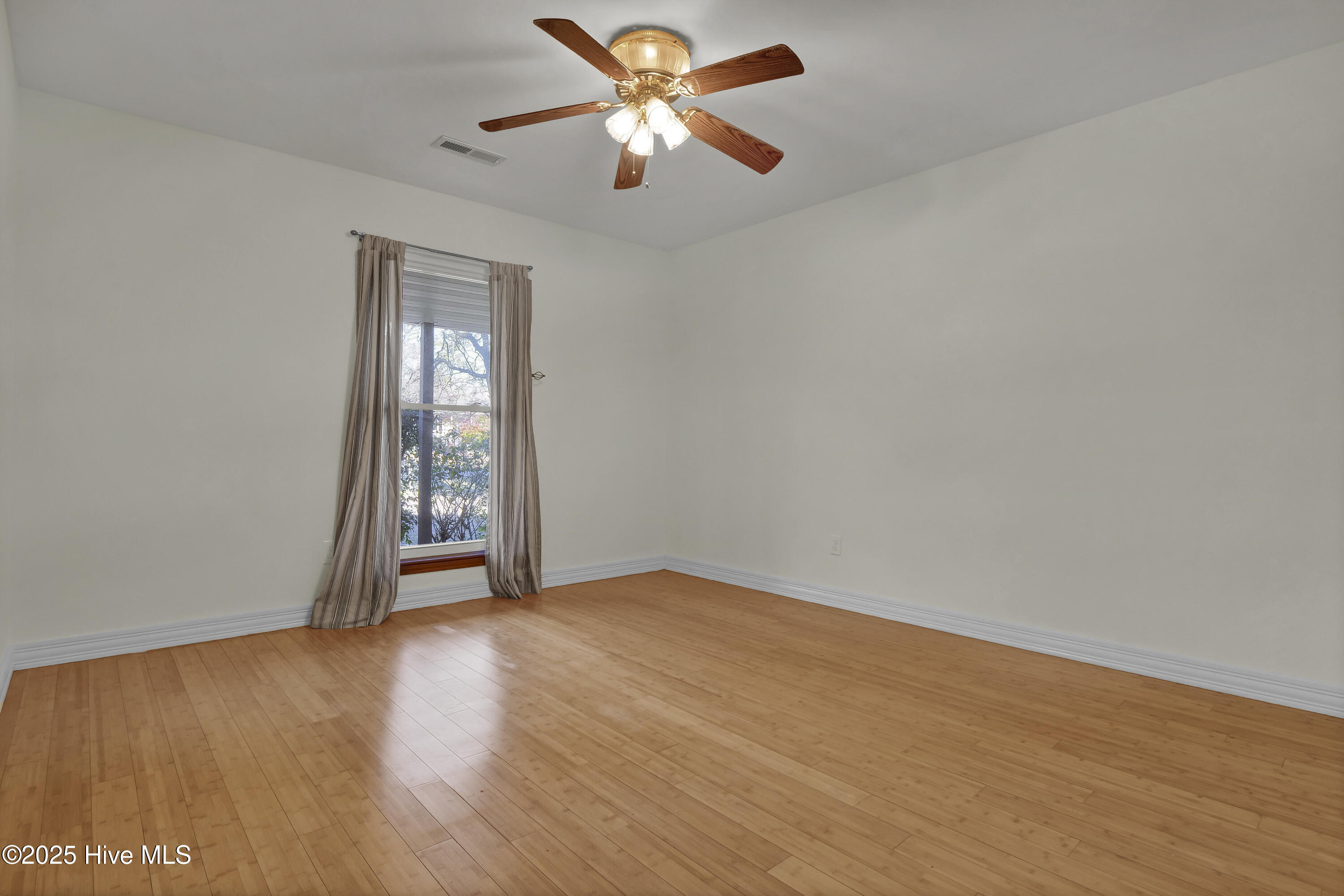 100543465 | Photo 18