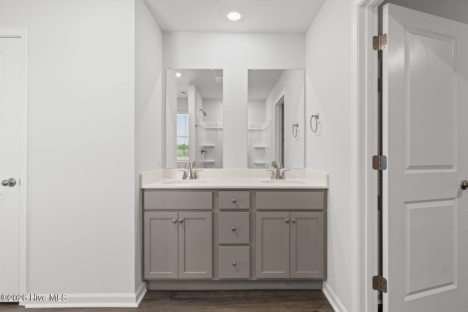 100535209 | Photo 30