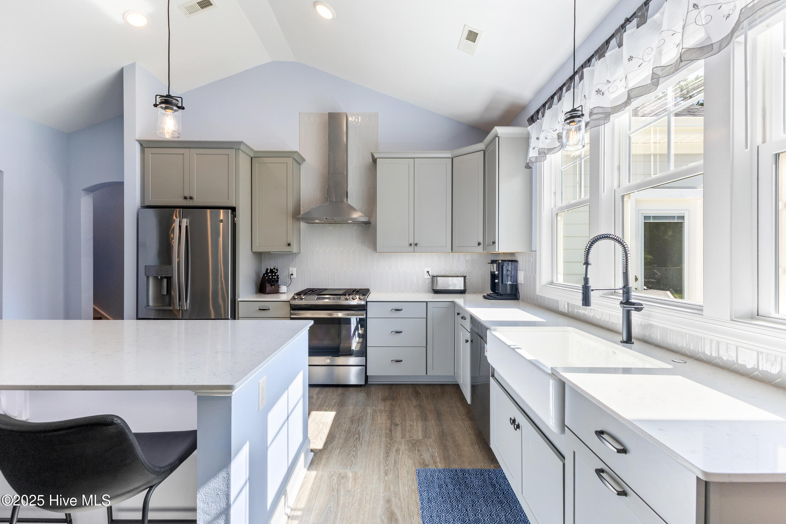 100520337 | Photo 15