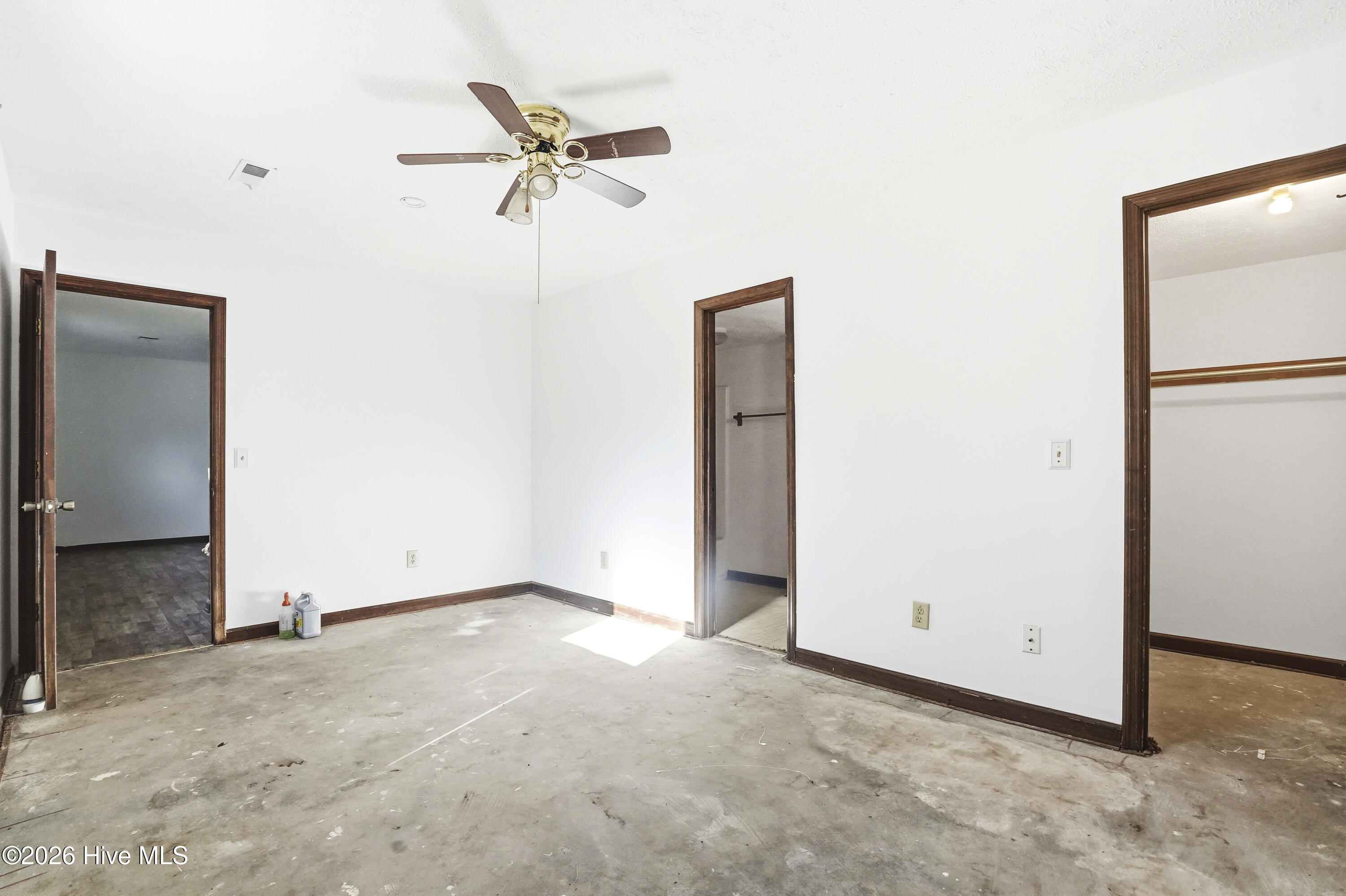 100568902 | Photo 36