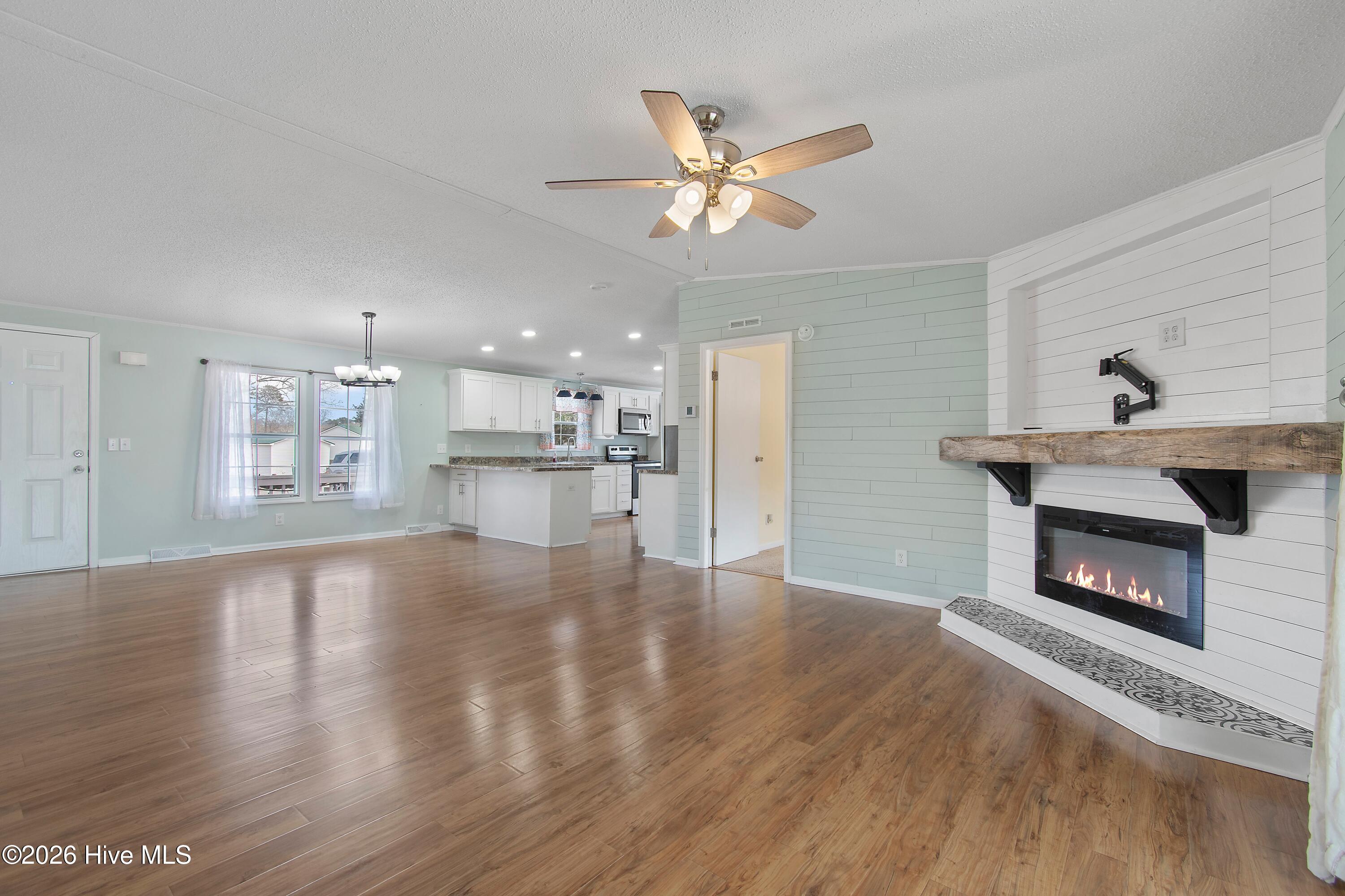 100553657 | Photo 14