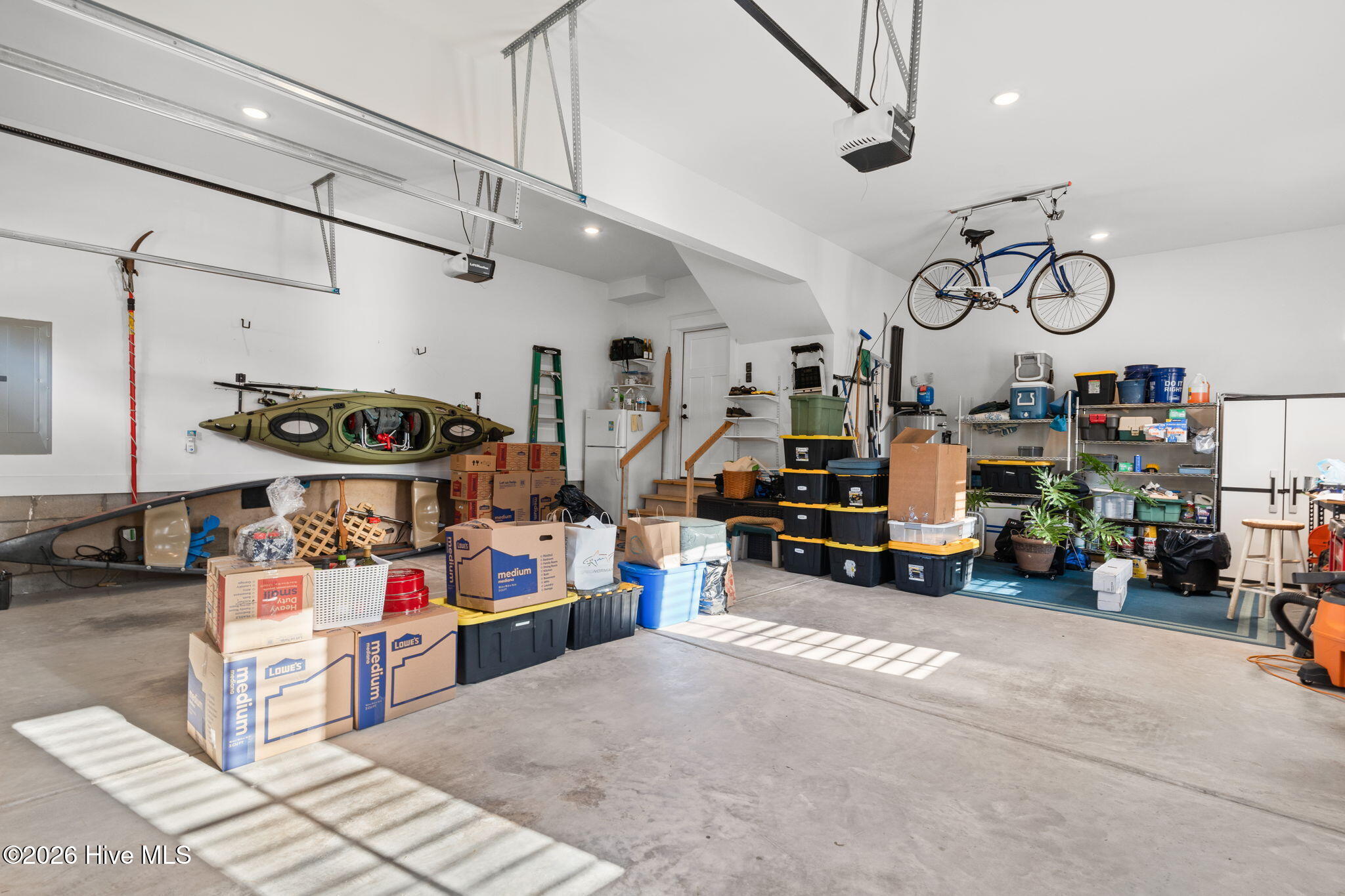 100560975 | Photo 42