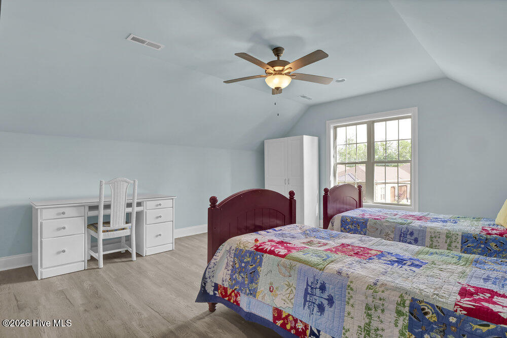 100547594 | Photo 25