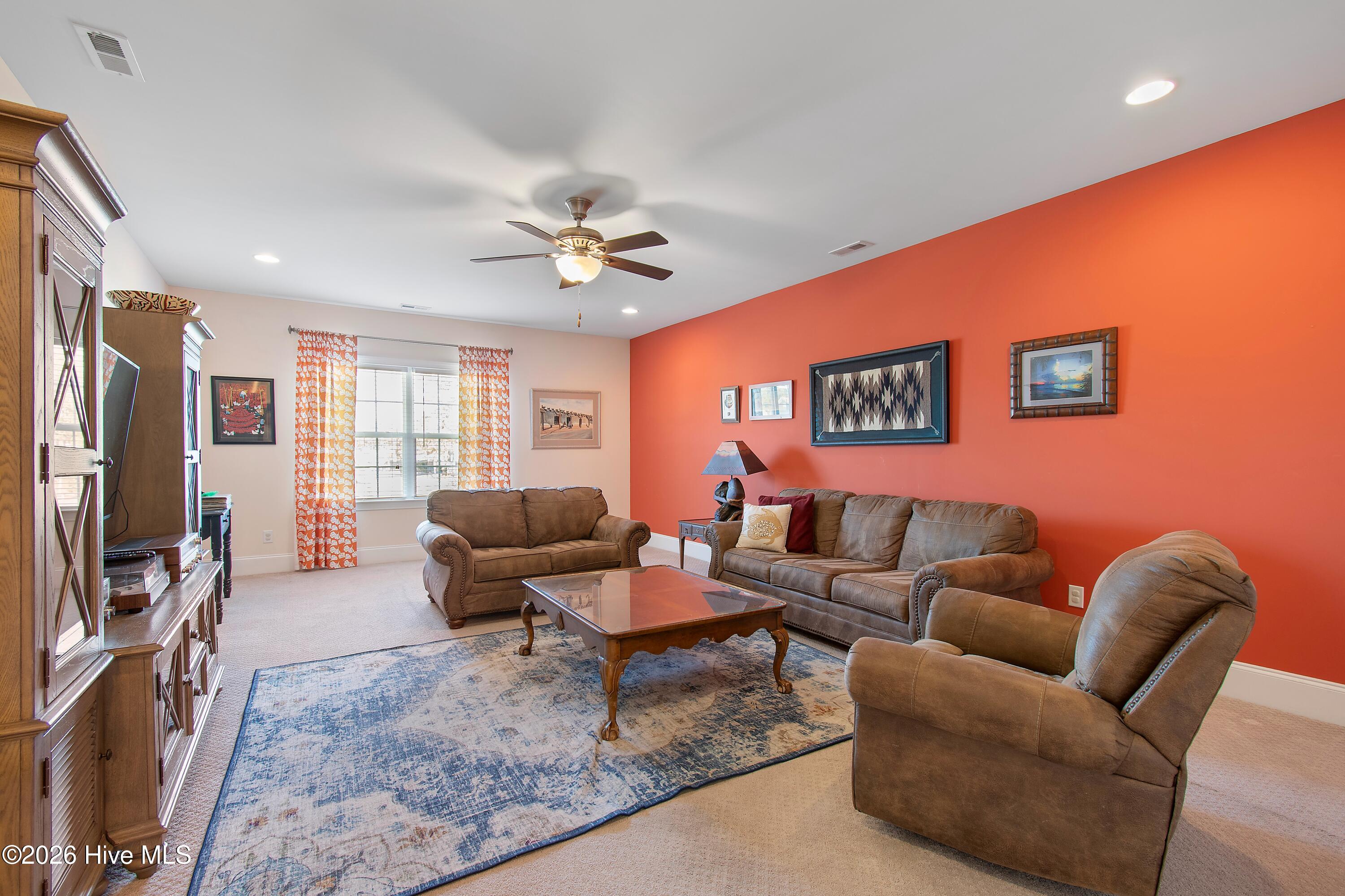 100548400 | Photo 36