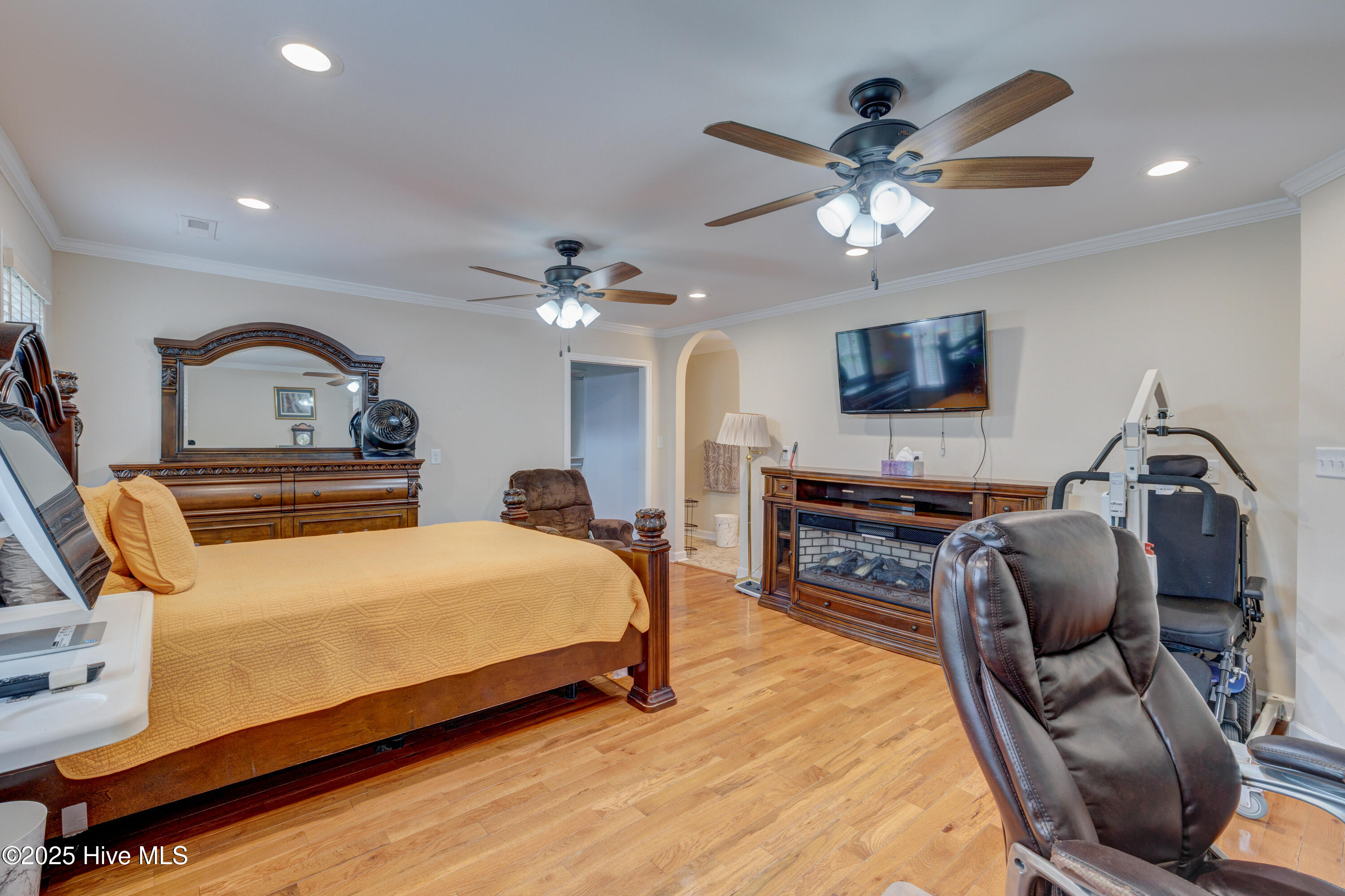 100523931 | Photo 34