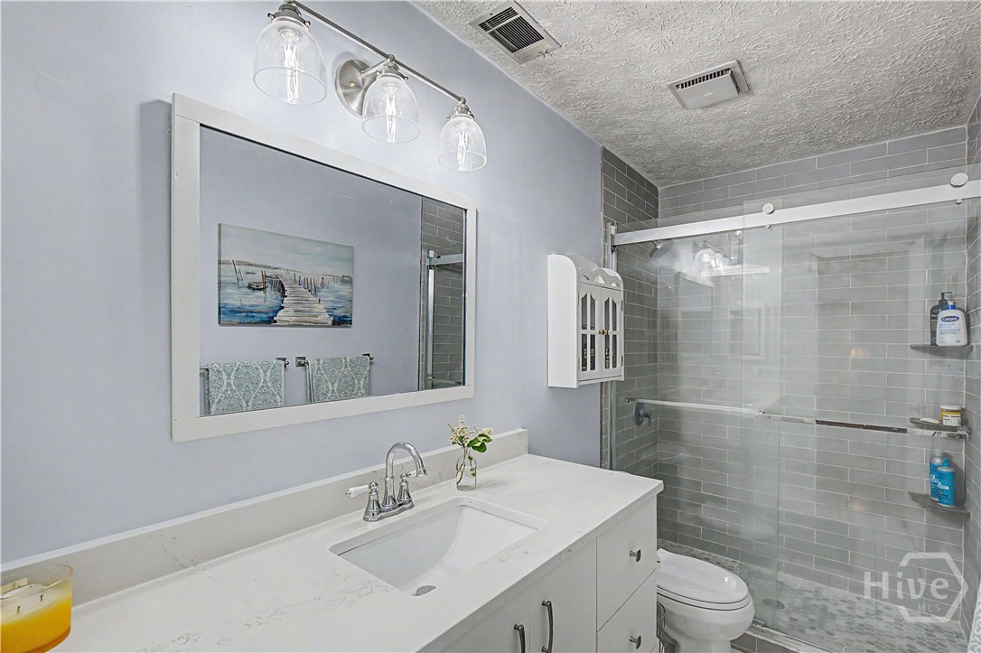 Primary En-Suite Bath