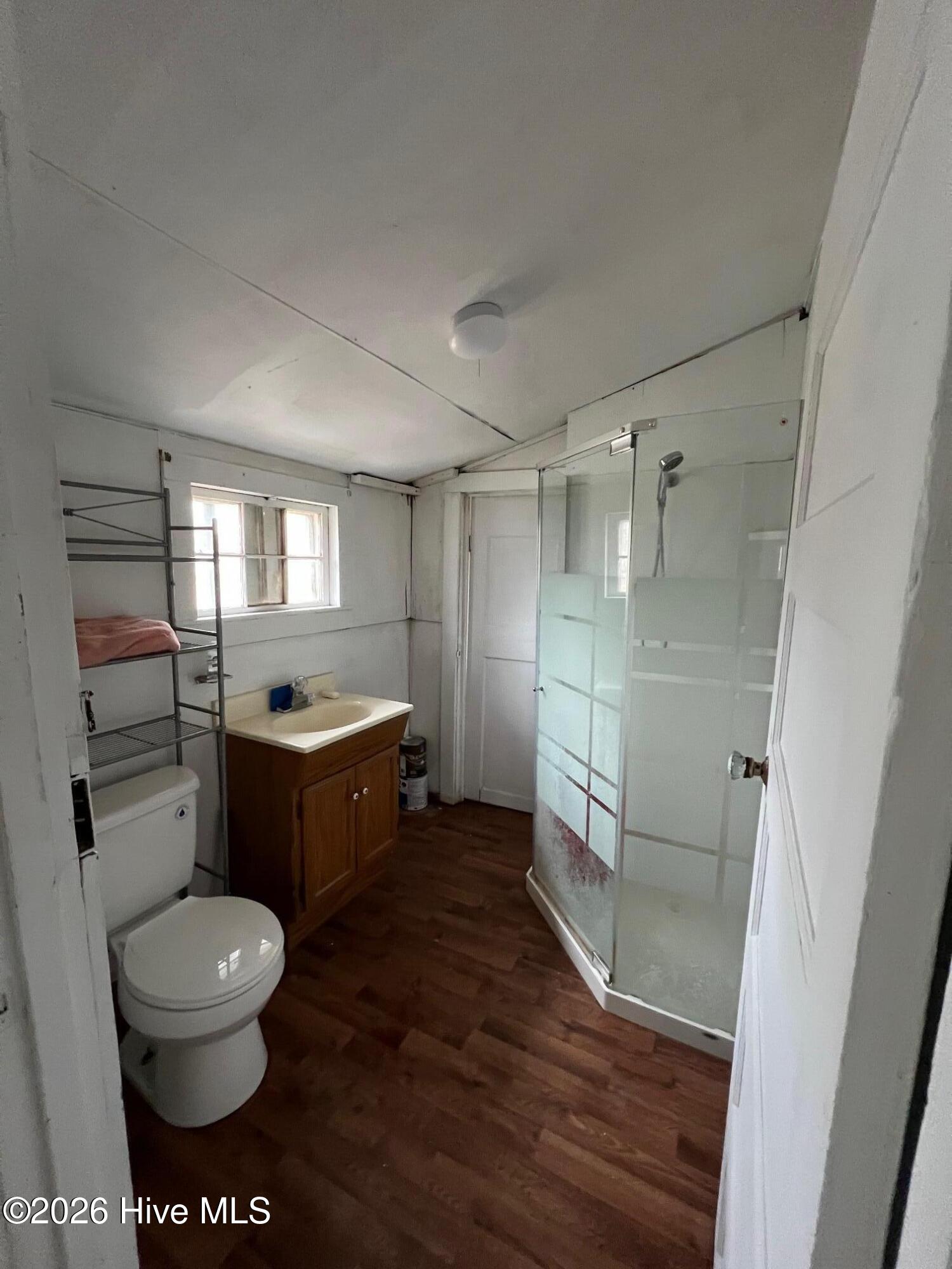 100565652 | Photo 11