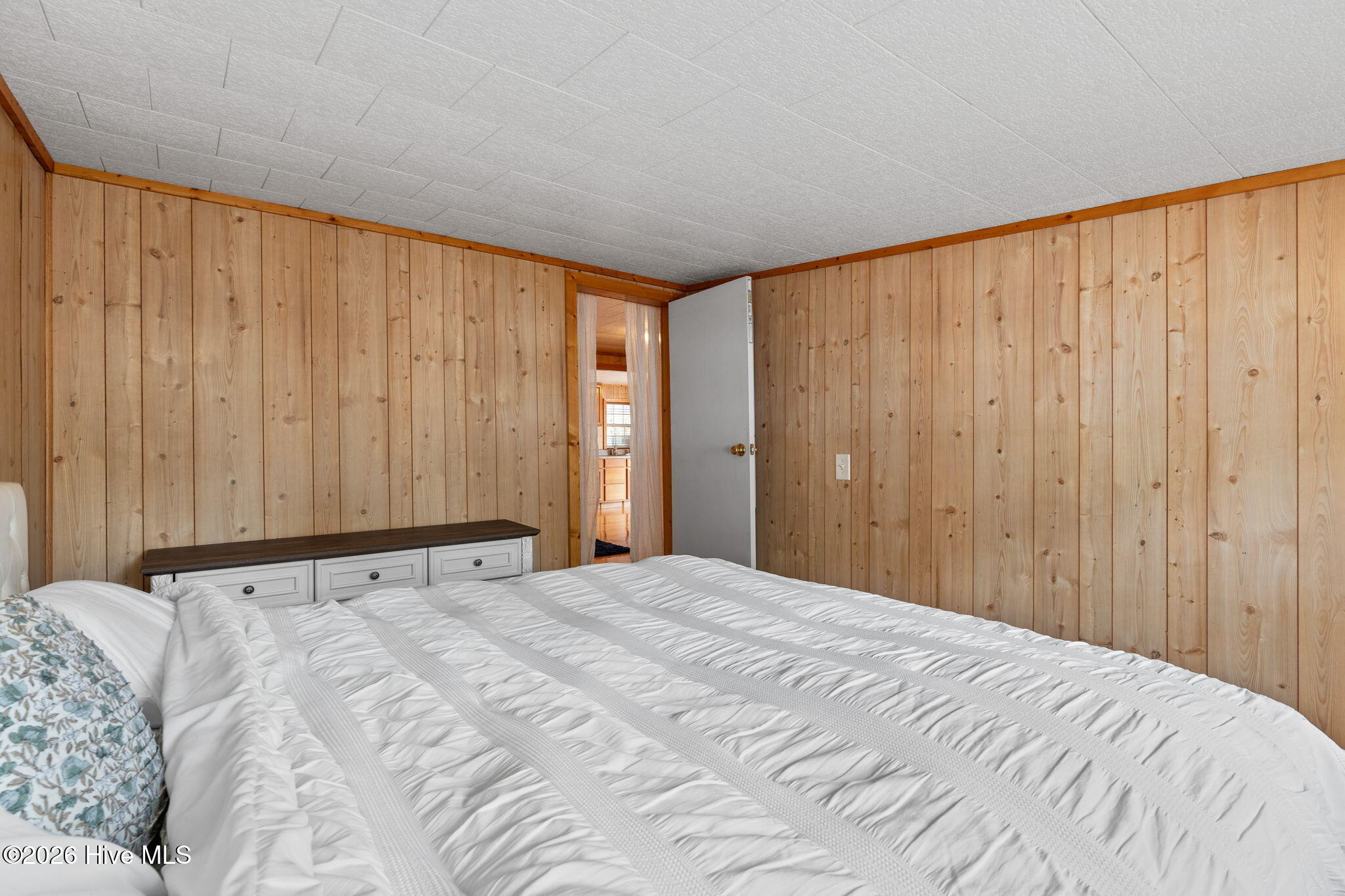 100555988 | Photo 15