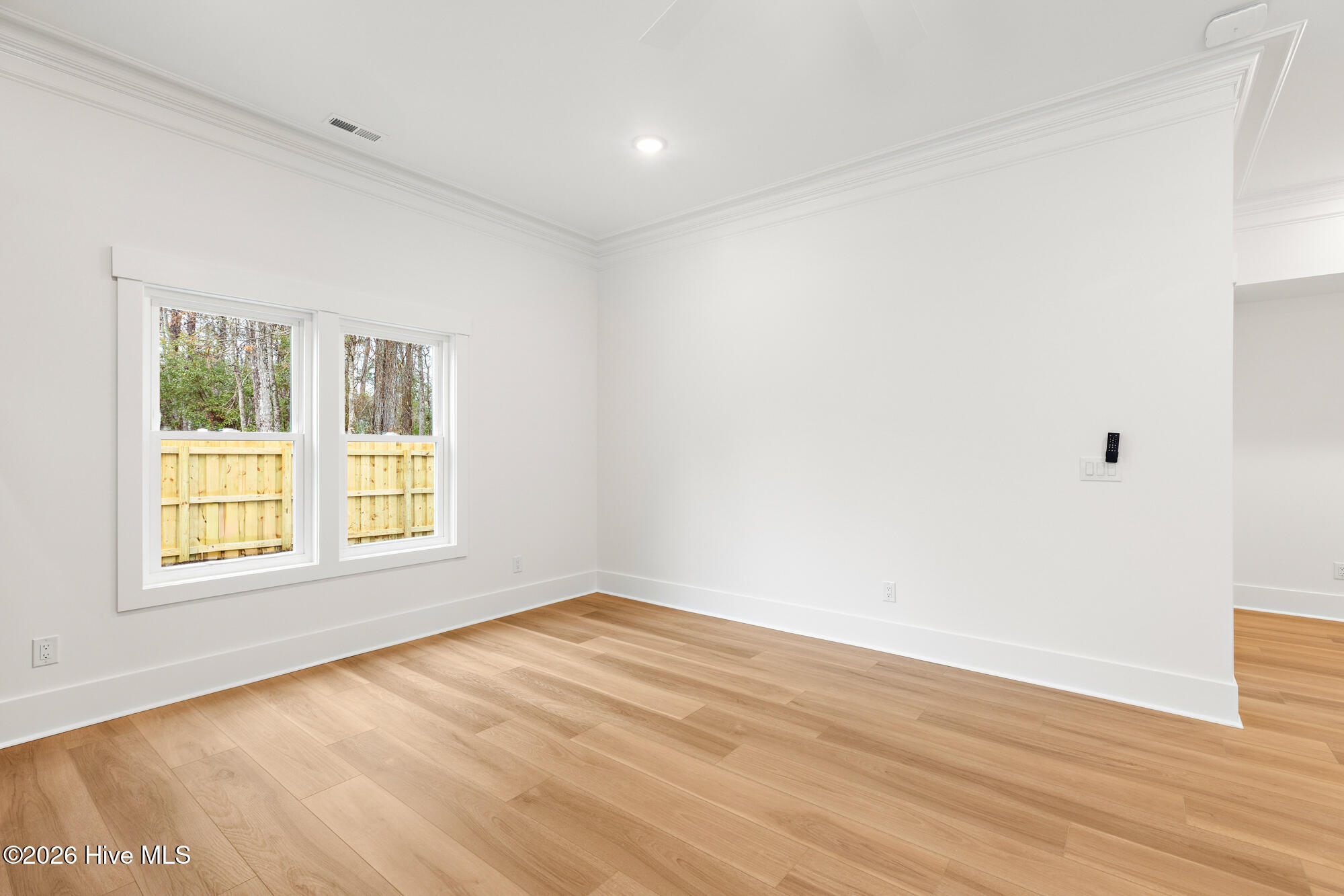 100516902 | Photo 169