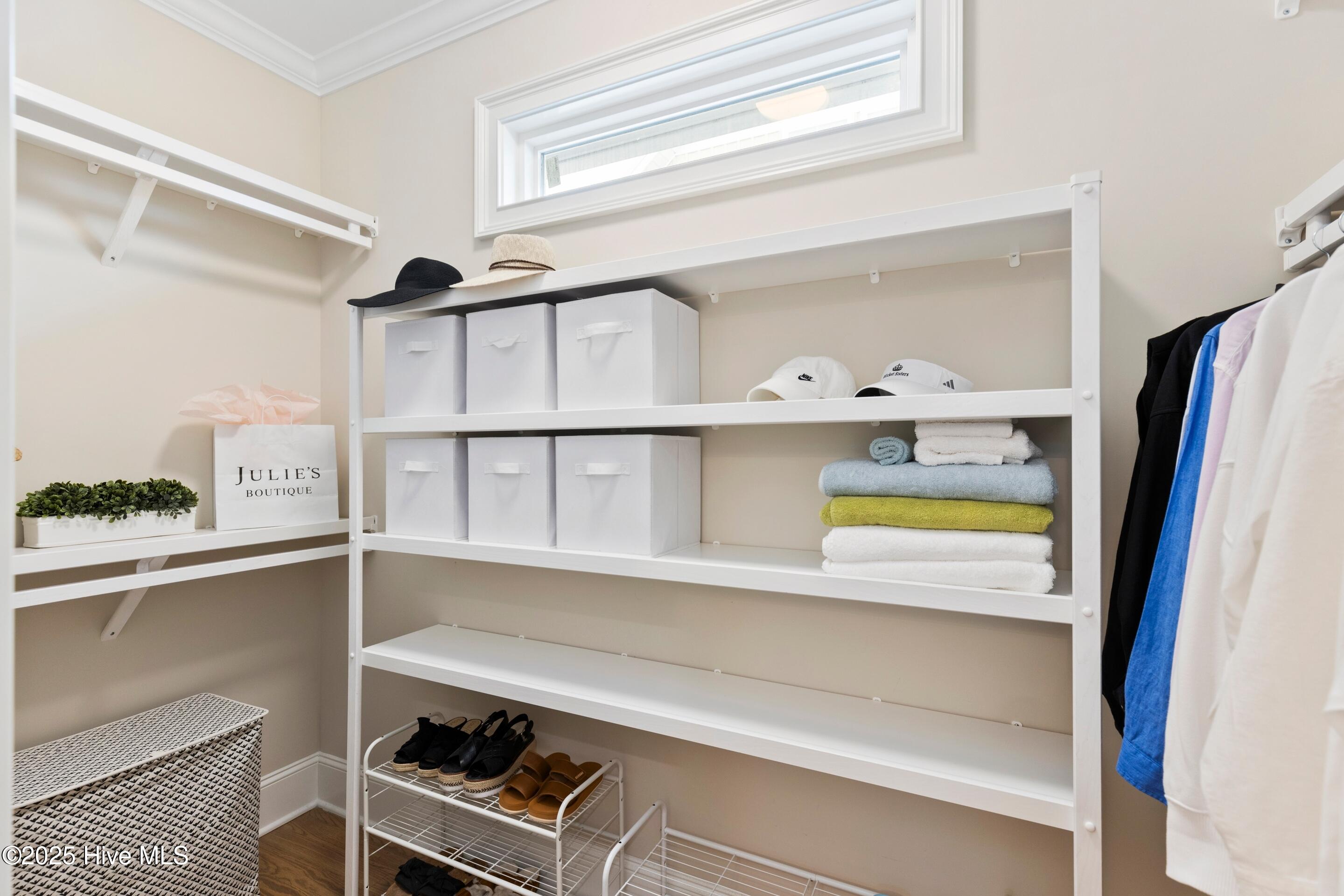 100532410 | Photo 37