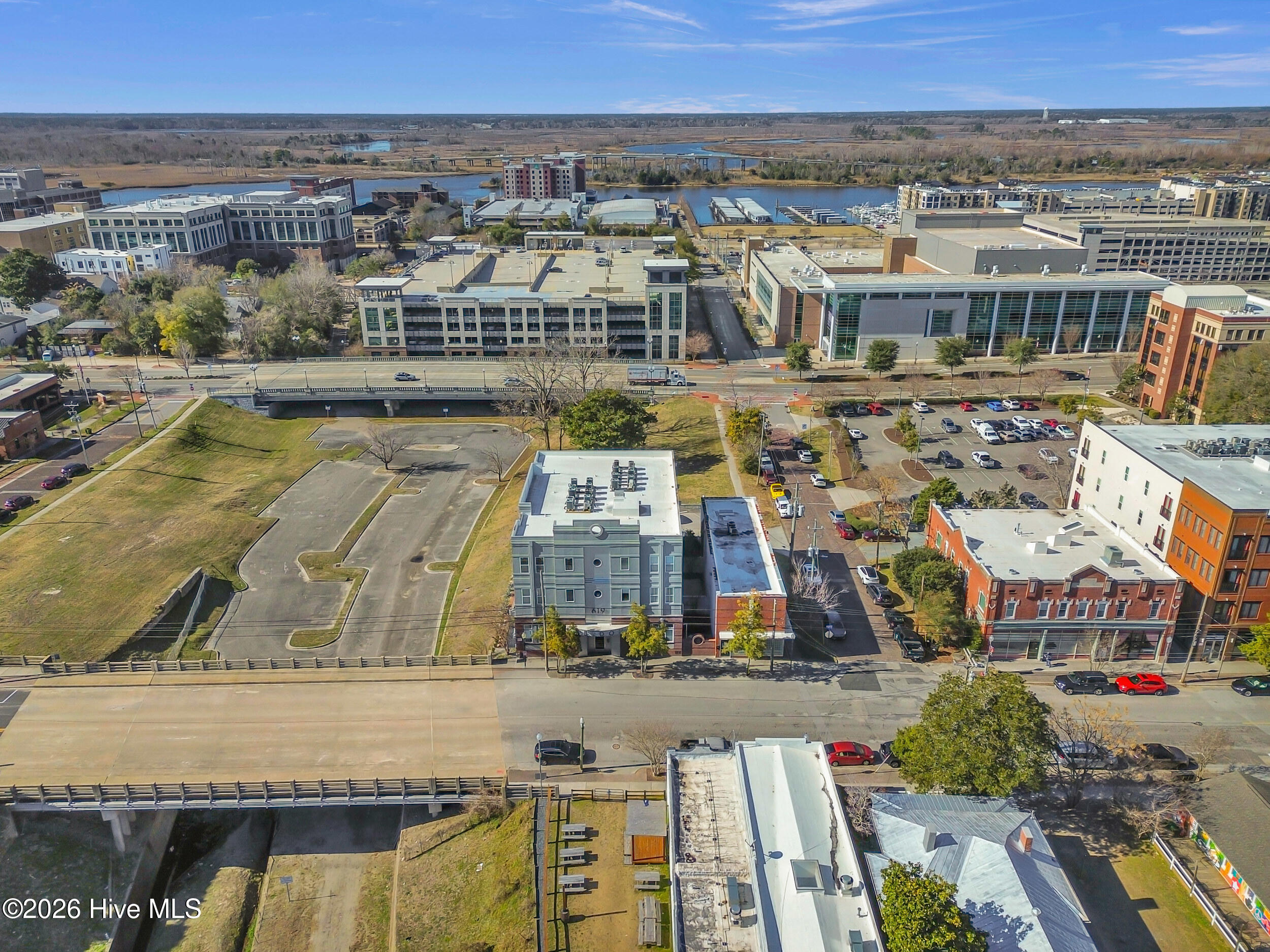 100551932 | Photo 23