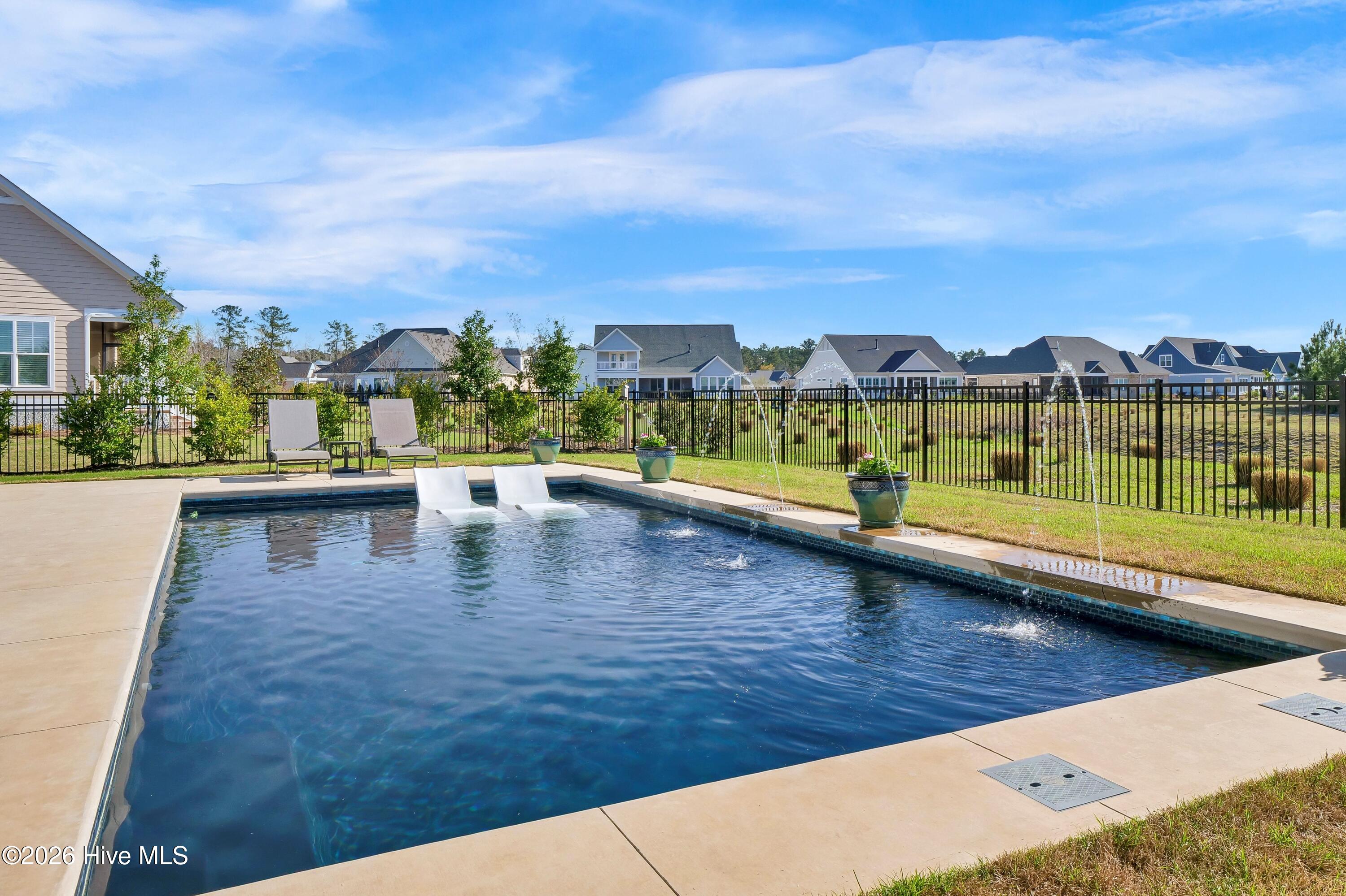 100566298 | Photo 55