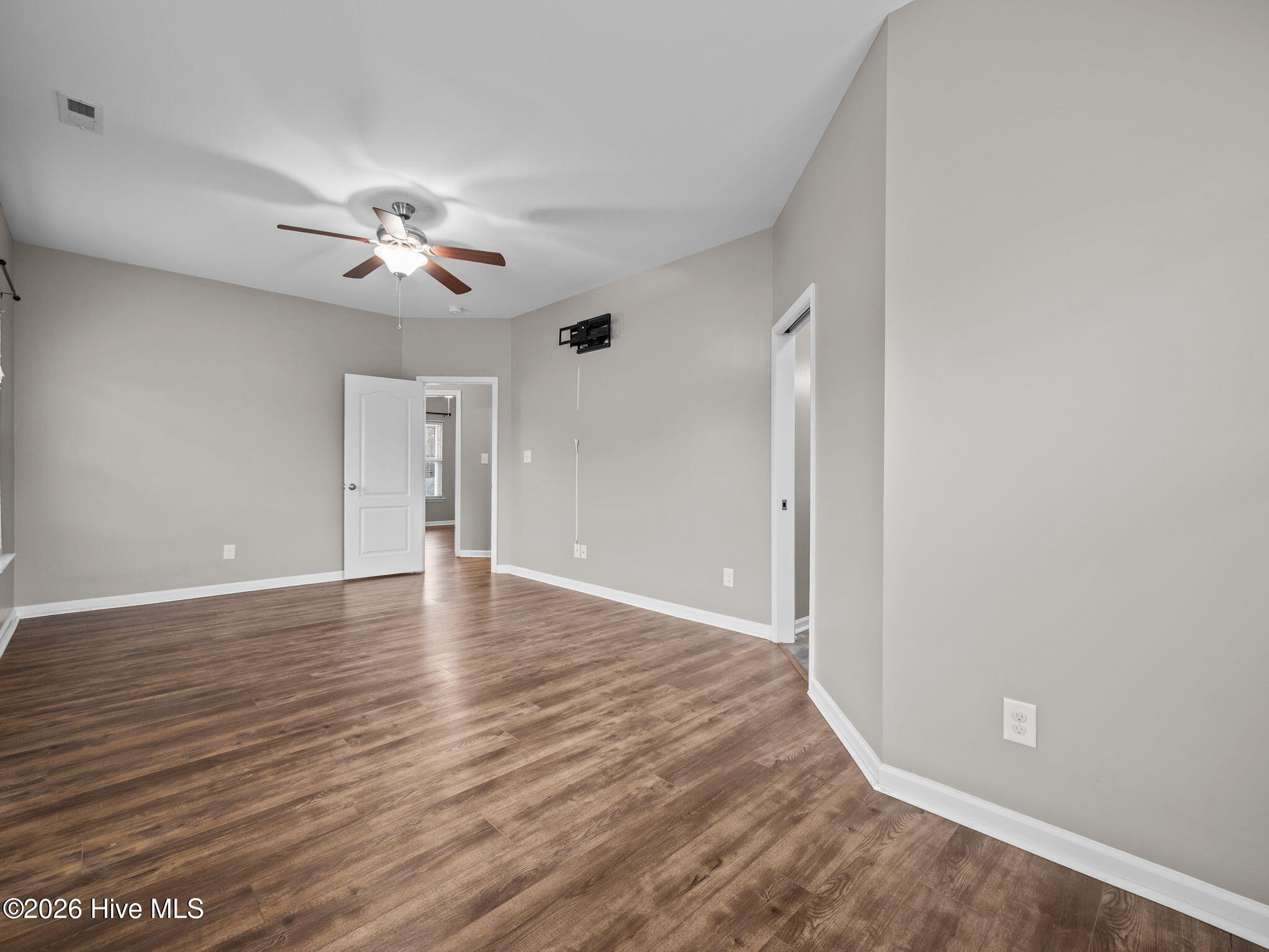 100552892 | Photo 19