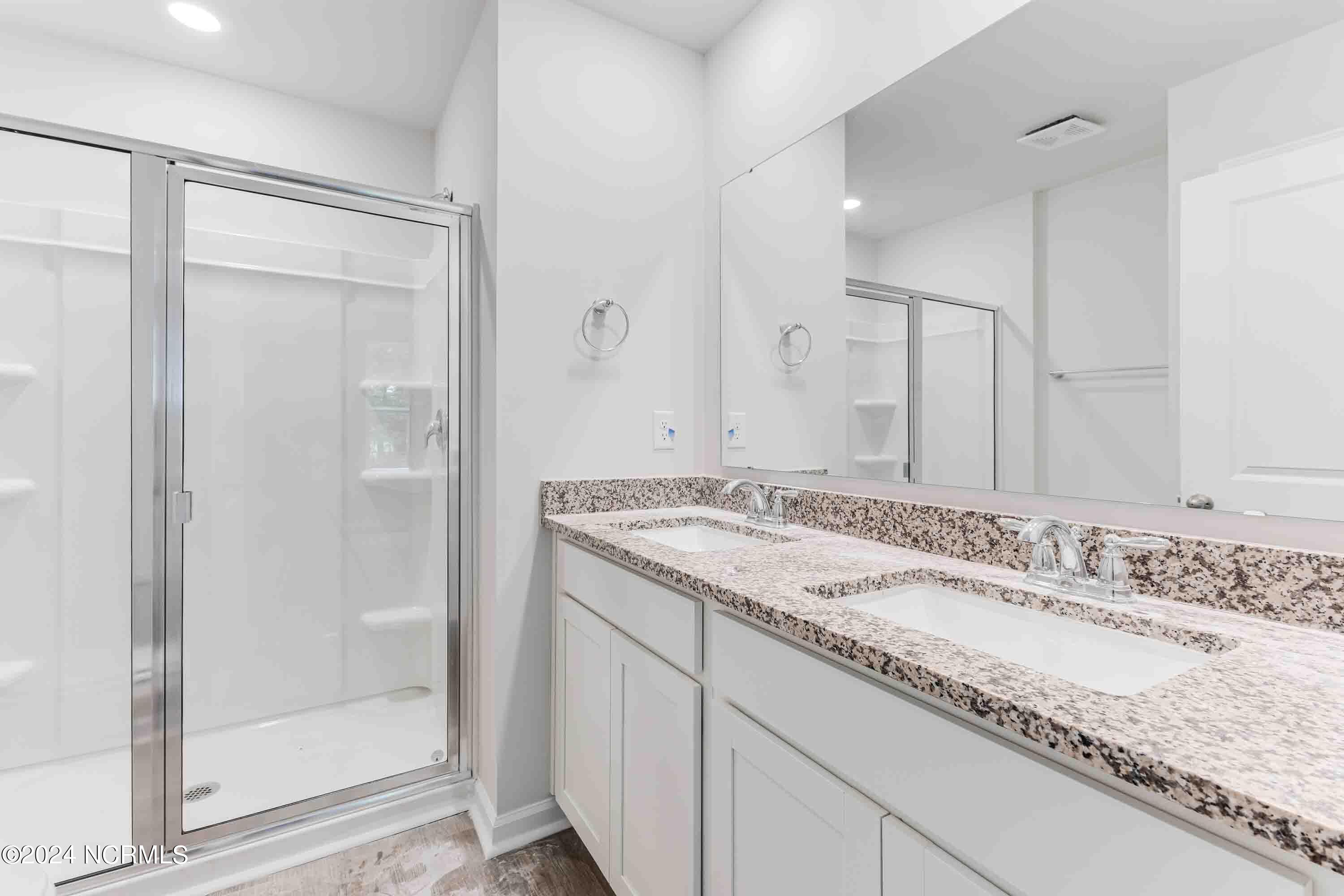 100544401 | Photo 19