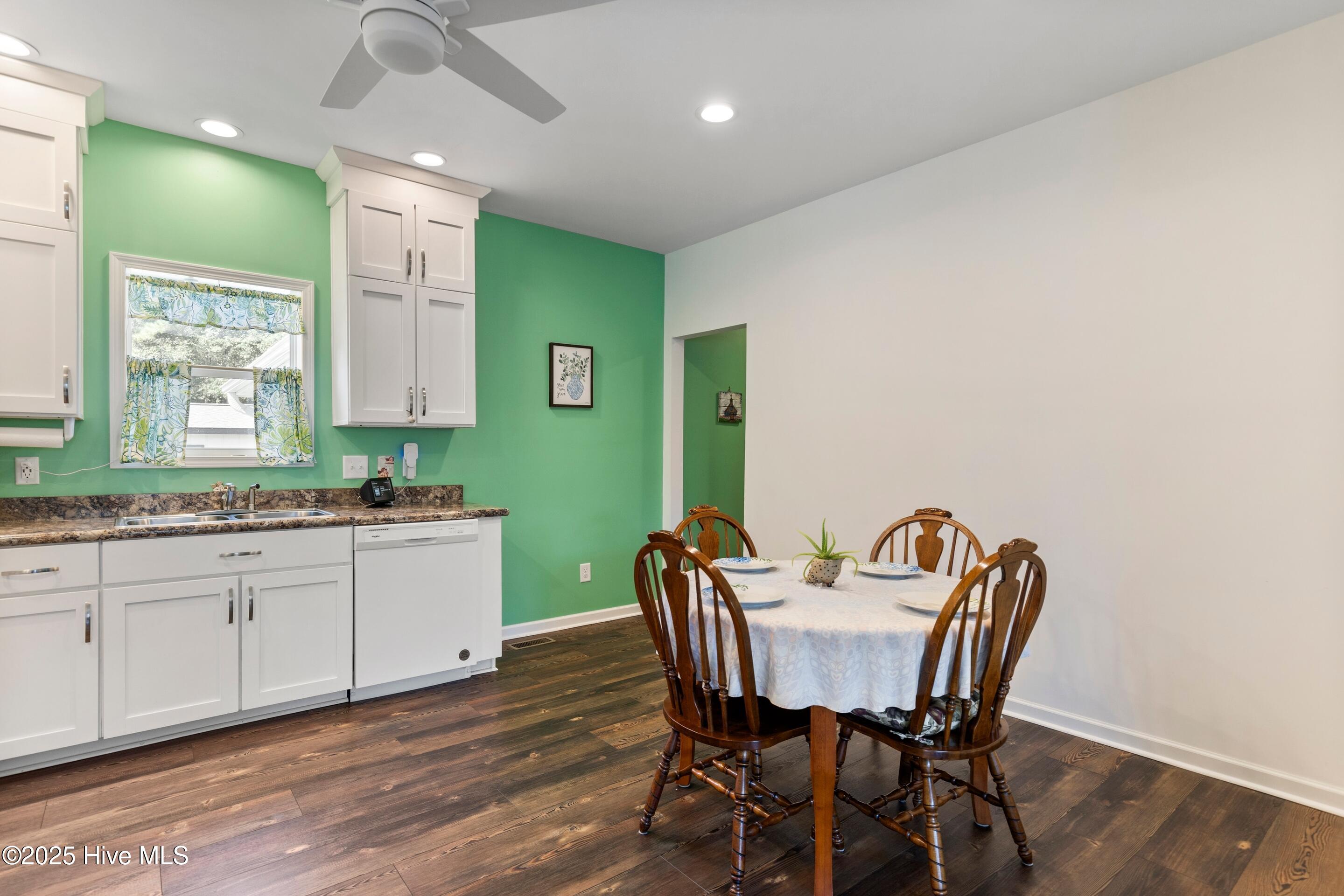 100531794 | Photo 14