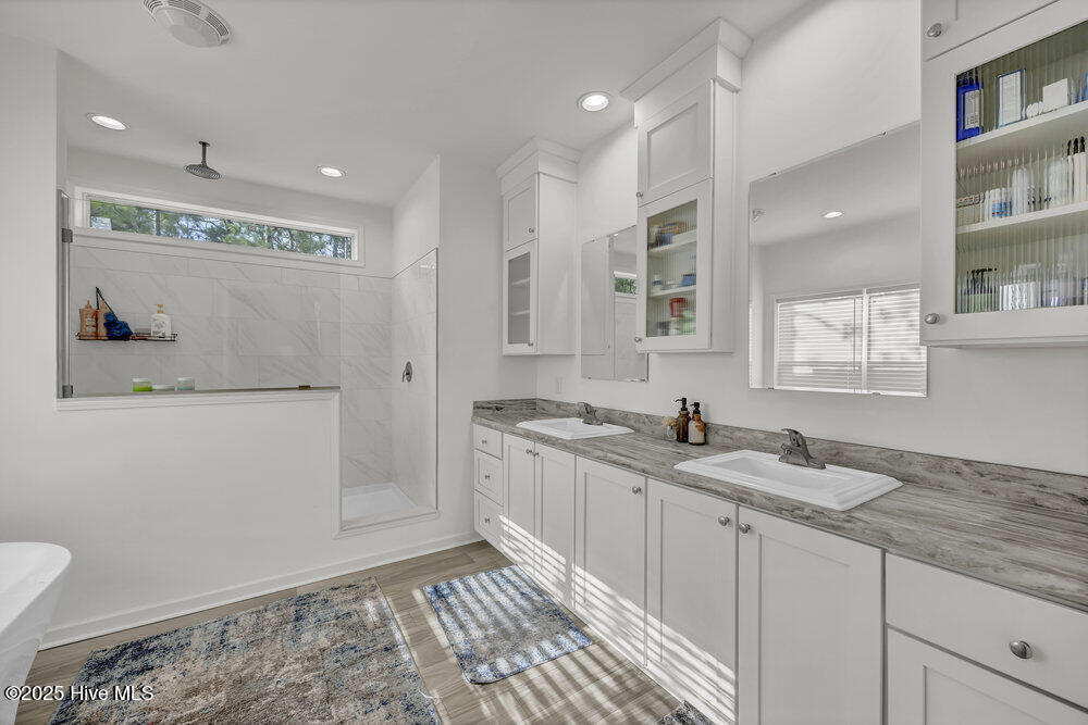 100534128 | Photo 18